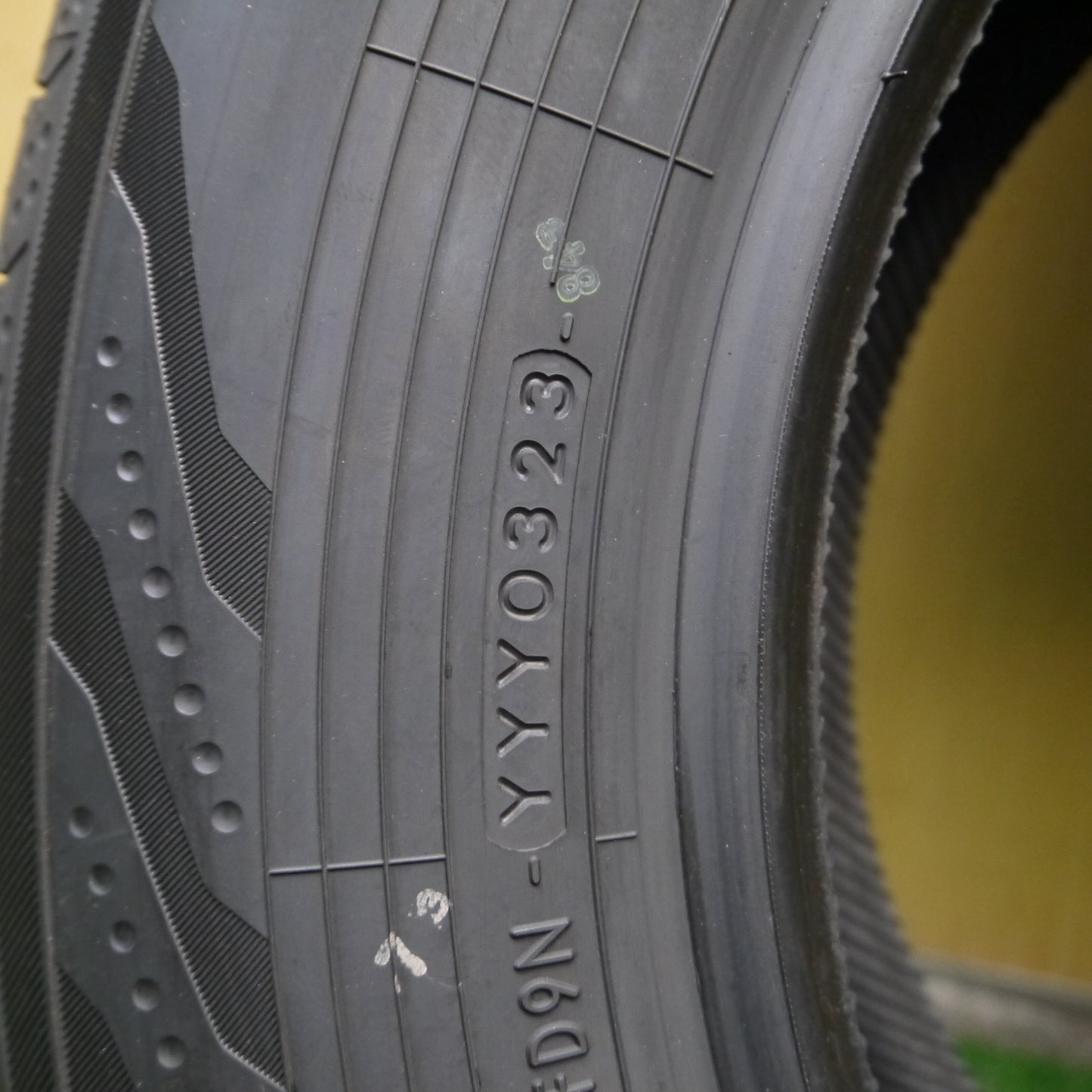 *送料無料*新車外し！23年★195/65R15 ヨコハマ BluEarth-RV RV03 タイヤ 15インチ プリウス ノア ヴォクシー 等★3112805Hノタ