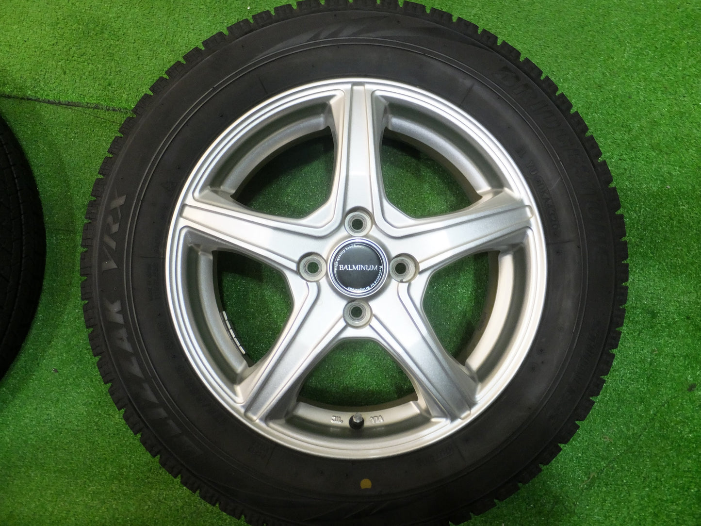 [送料無料]バリ溝！20年！キレイ！9.5分以上★スタッドレス 175/65R15 ブリヂストン ブリザック VRX BALMINUM バルミナ 15インチ PCD100/4H★2080814Hス