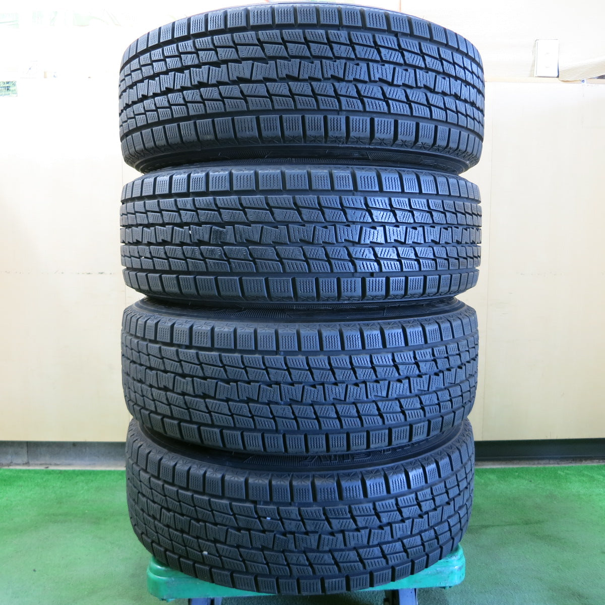 *送料無料*センサー付き！バリ溝！キレイ！9.5分★レクサス NX300h バージョンL 純正 225/60R18 スタッドレス グッドイヤー アイスナビ SUV PCD114.3/5H★3101308イス