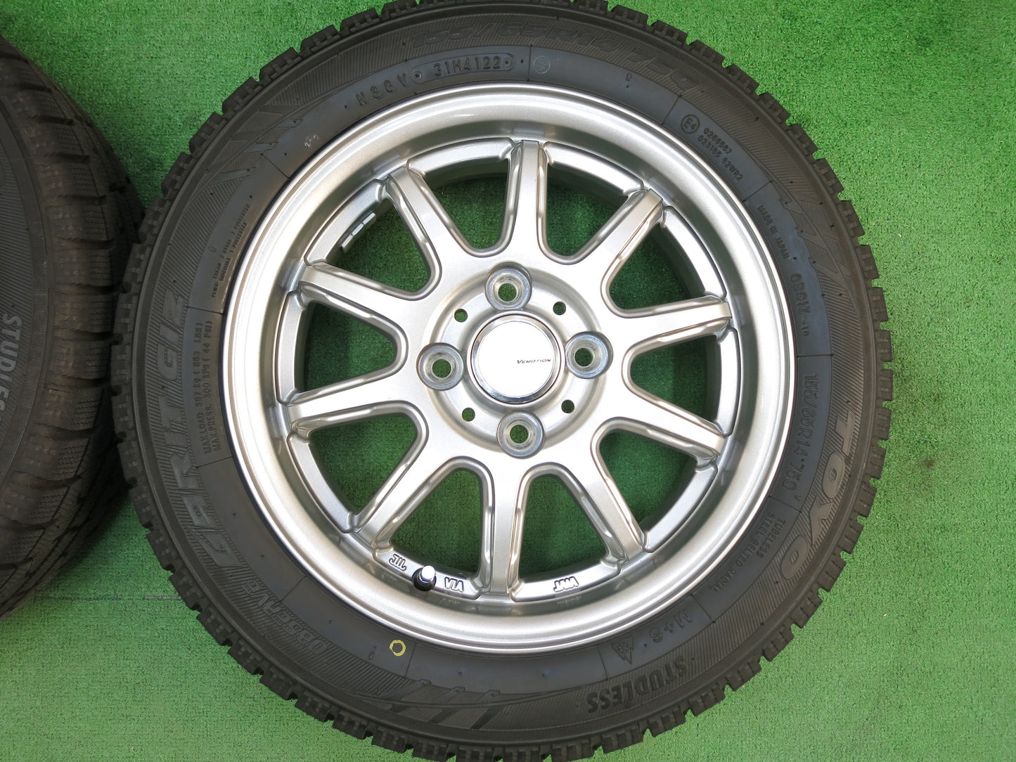[送料無料]バリ溝！22年！キレイ！ほぼ10分★スタッドレス 155/65R14 トーヨー オブザーブ ガリットGIZ VEMOTION Vエモーション 14インチ PCD100/4H★3031105ヒス