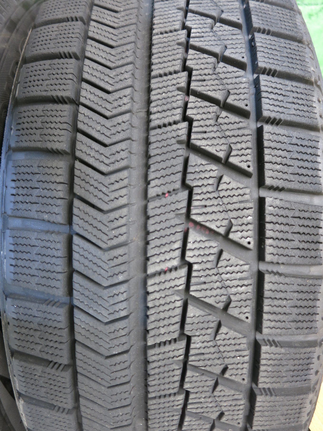 [送料無料]バリ溝！19年！9分★ベンツ 等 AGA 215/60R17 スタッドレス TAS ブリヂストン ブリザック VRX 17インチ PCD112/5H★2102111Hス