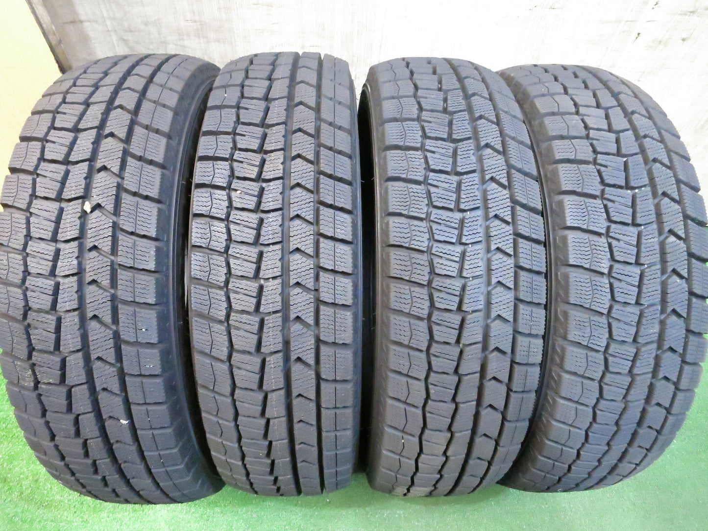 [送料無料]ほぼ未使用！21年★スタッドレス 175/65R15 ダンロップ ウインターマックス WM02 タイヤ 15インチ フィット アクア ヴィッツ キューブ 等★3012705Hスタ