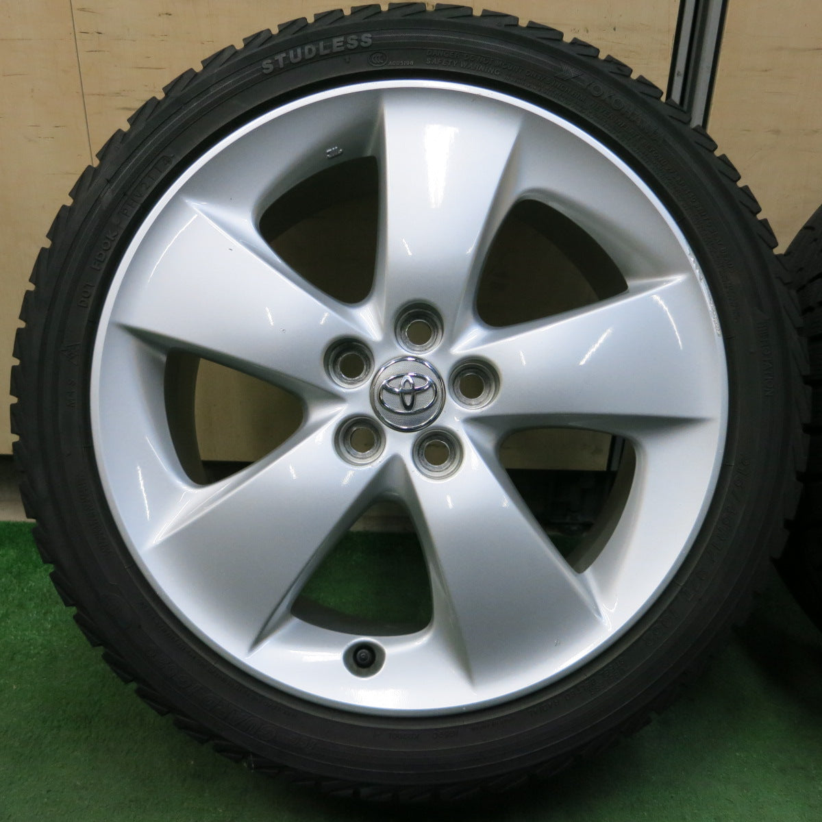 *送料無料*4本価格★トヨタ 30系 プリウス ツーリング 純正 215/45R17 スタッドレス ヨコハマ アイスガード iG52C 17インチ PCD100/5H★3100509イス