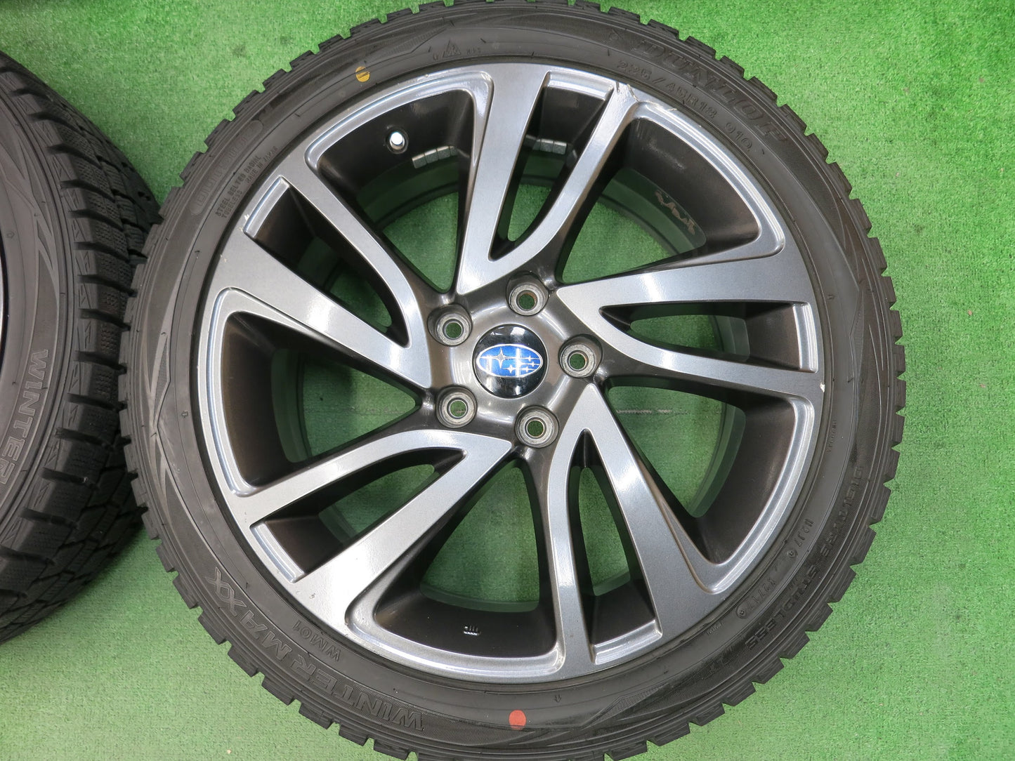 [送料無料]バリ溝！9.5分★スバル レヴォーグ レガシィ WRX S4 純正 225/45R18 スタッドレス ダンロップ ウインターマックス WM01 PCD114.3/5H★3012802ヒス
