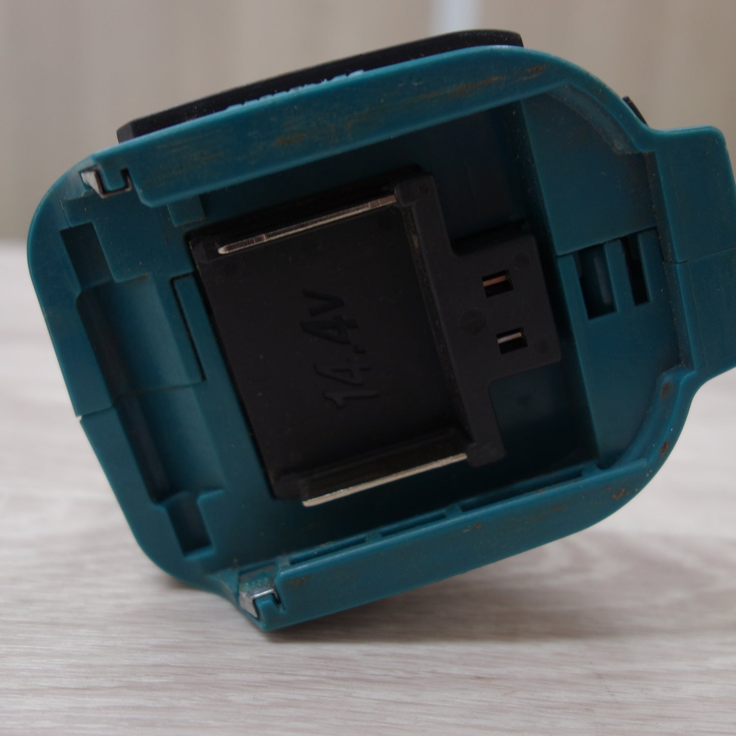 [送料無料] ☆マキタ makita 充電式 ディスクグラインダー GA400D 14.4V 本体のみ 電動 工具 DIY☆