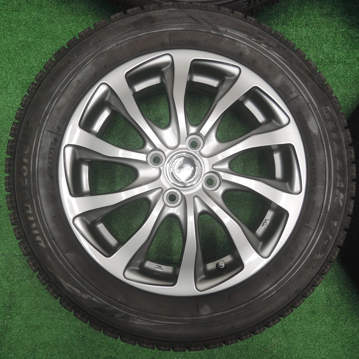 [送料無料]バリ溝！キレイ！9.5分★スタッドレス 185/60R15 ブリヂストン ブリザック VRX BALMINUM バルミナ 15インチ PCD100/4H★3073107SYス