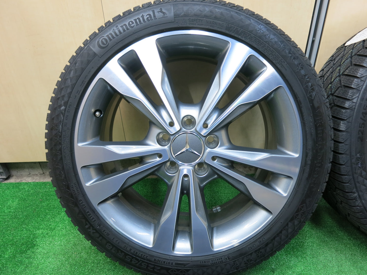 [送料無料]未使用！18年★ベンツ Cクラス W205 C200 純正 225/45R18 スタッドレス コンチネンタル バイキングコンタクト7 18インチ PCD112/5H★2122102ヒス