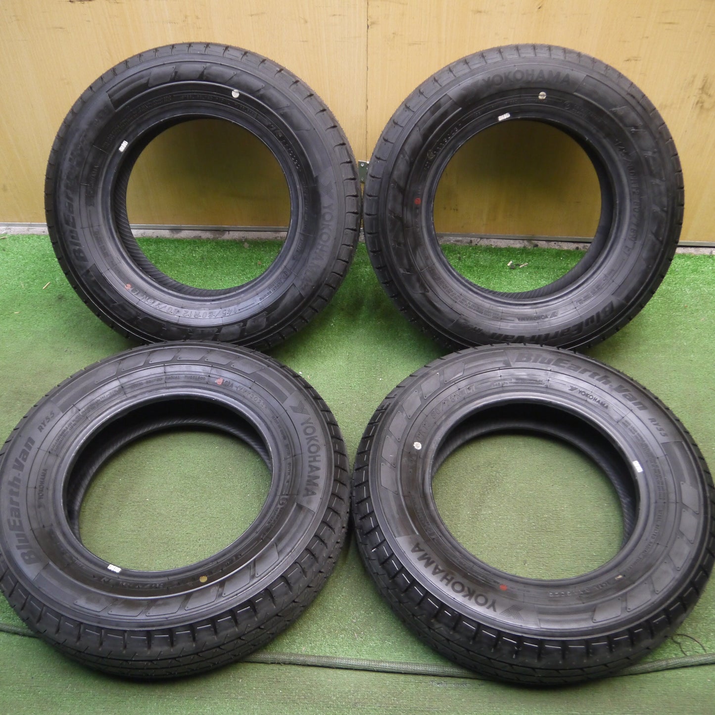 *送料無料*新車外し！23年★145/80R12 80/78N ヨコハマ BluEarth-Van RY55 タイヤ 12インチ 小型 トラック バン 等★3122709Hノタ