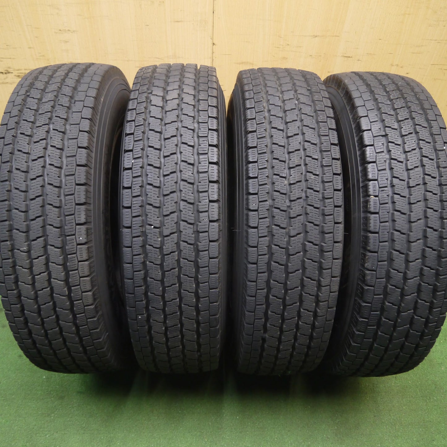 [送料無料]バリ溝！21年！9.5分★トヨタ ハイエース 純正 スチール 195/80R15 107/105L スタッドレス ヨコハマ アイスガード iG91 PCD139.7/6H★3070308Hス
