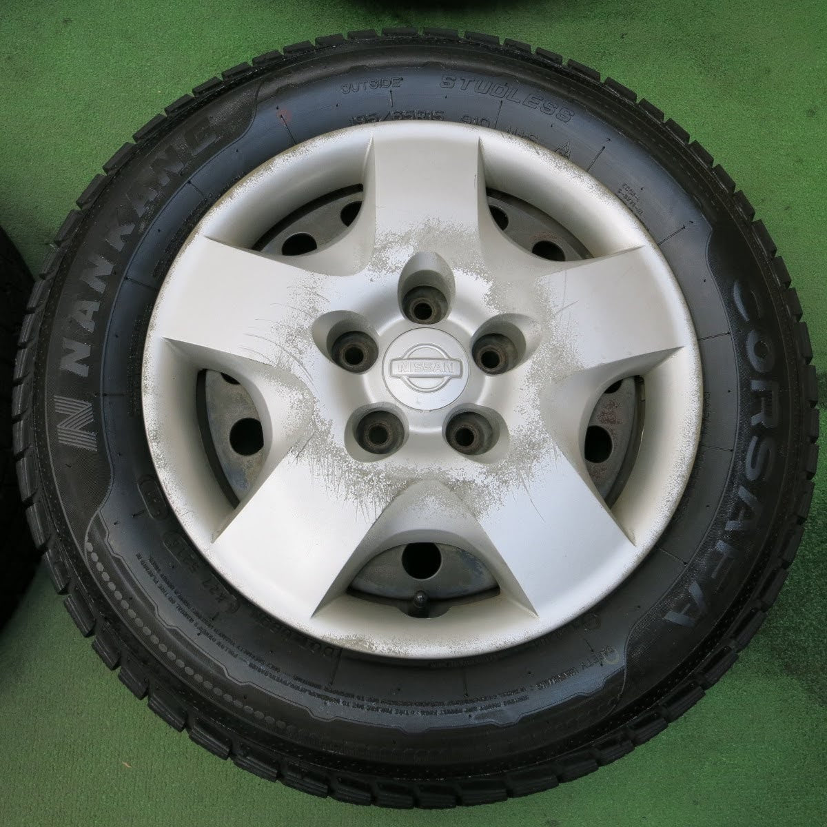 [送料無料]バリ溝！9.5分★日産 セレナ 純正 スチール 195/65R15 スタッドレス ナンカン CORSAFA 15インチ PCD114.3/5H★3100915イス