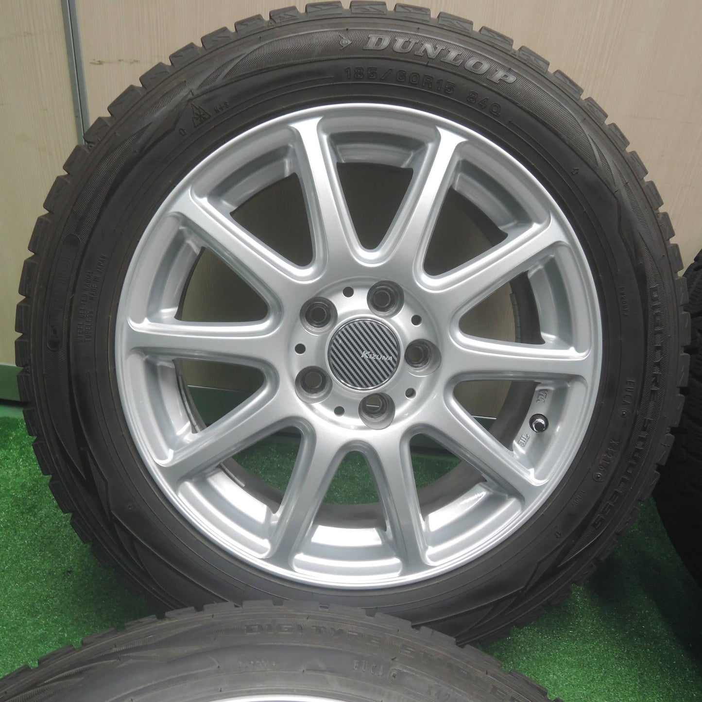 [送料無料]バリ溝！キレイ！9.5分★スタッドレス 185/60R15 ダンロップ ウインターマックス WM01 KIZUNA キズナ 15インチ PCD100/5H★3092010SYス