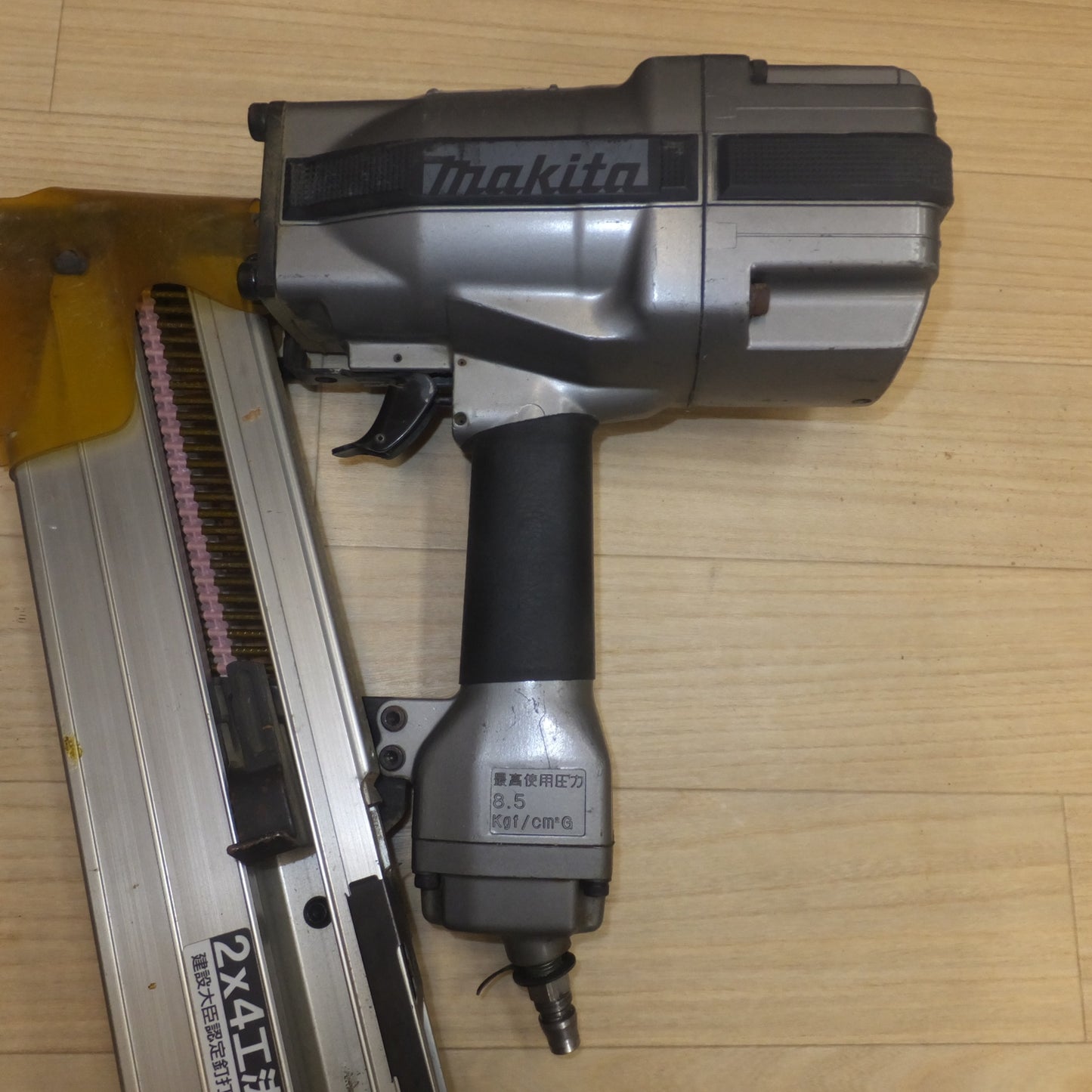 [送料無料] ★マキタ makita エア釘打 AN921　使用釘 65～90mm　常圧 エアーツール★