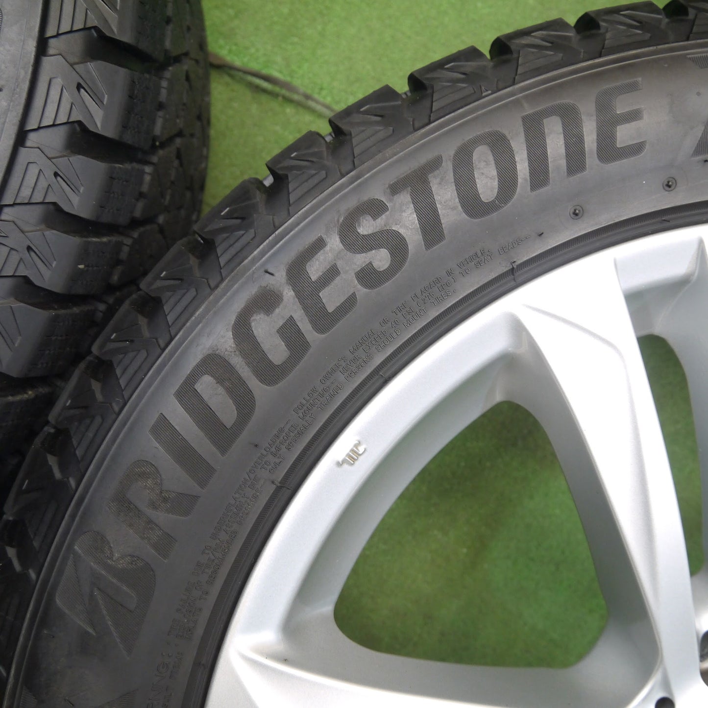[送料無料]バリ溝！19年！キレイ！9.5分以上★BMW 等 MAK 265/50R19 スタッドレス ブリヂストン ブリザック DM-V3 19インチ PCD120/5H★3041202クス