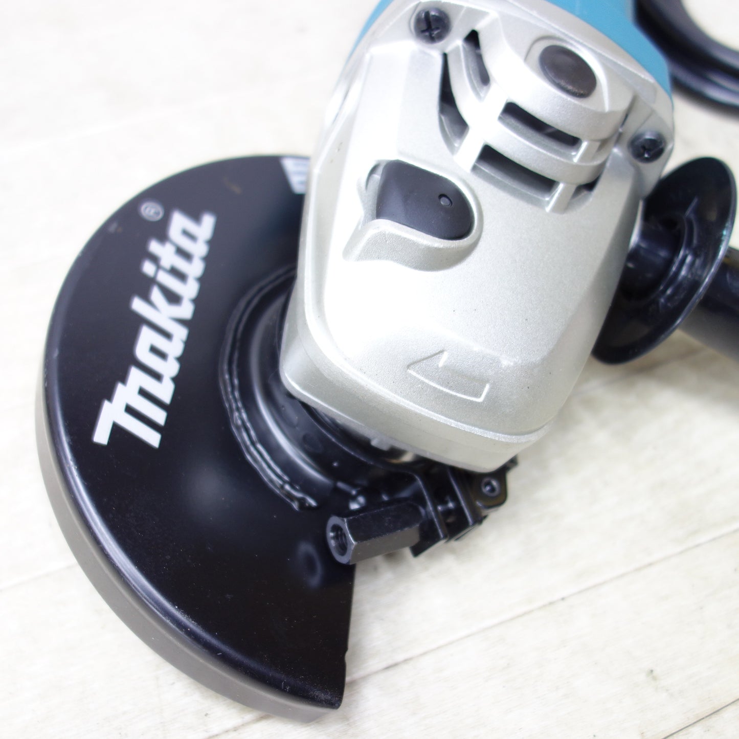 [送料無料] キレイ◆makita マキタ 180mm 電子ディスクグラインダ GA7011C 切断 研削 電動工具 100V 50/60Hz◆
