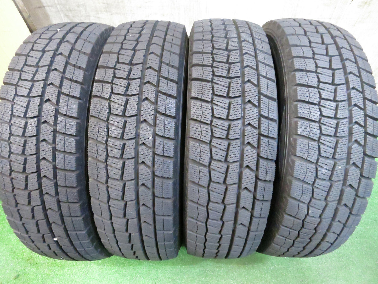 [送料無料]ほぼ未使用！超バリ溝！20年★スタッドレス 175/70R14 ダンロップ ウインターマックス WM02 タイヤ 14インチ ノート フィット ヴィッツ等★3011303Hスタ