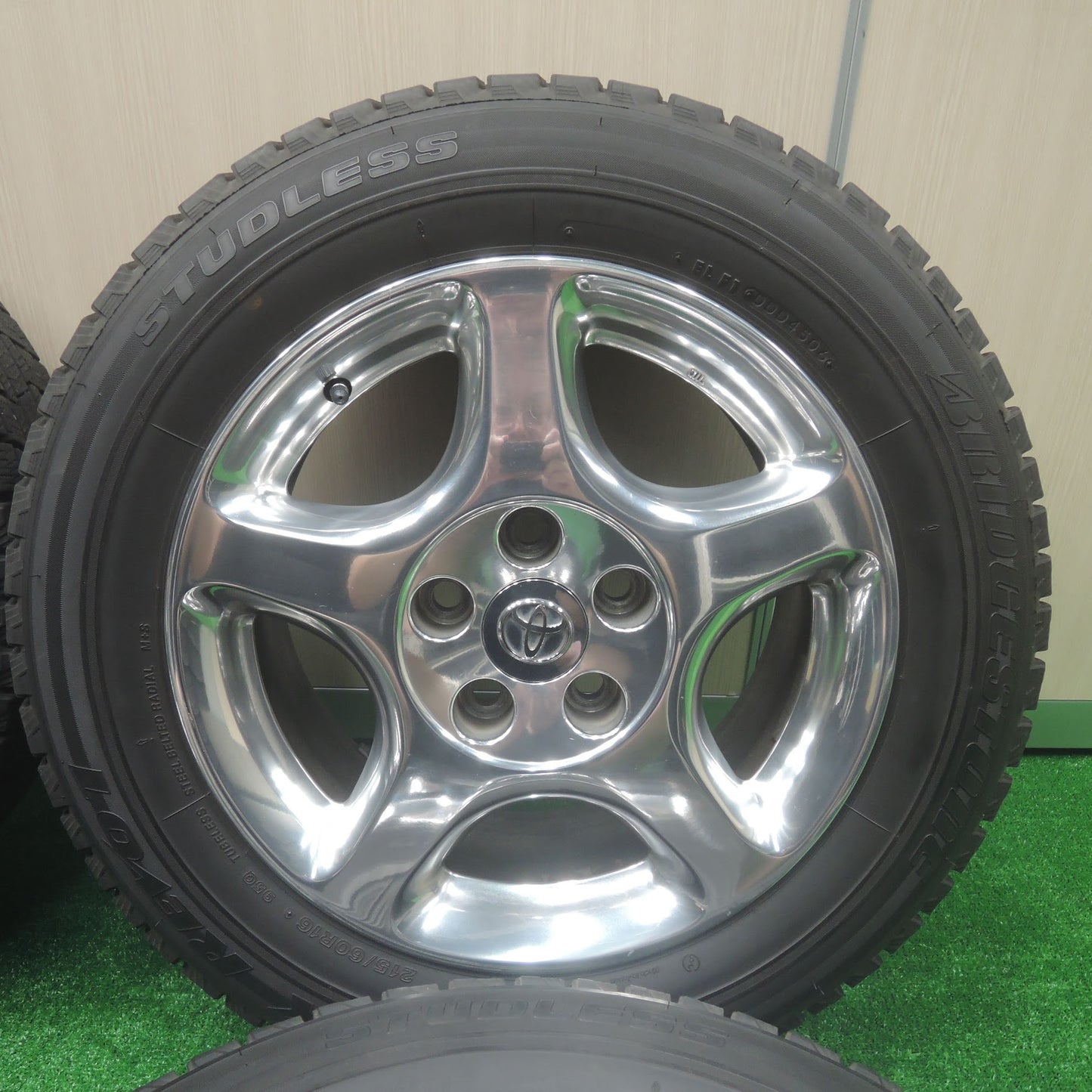 [送料無料]希少 キレイ★トヨタ アリスト 純正 メッキ 215/60R16 スタッドレス ブリヂストン ブリザック REVO1 16インチ PCD114.3/5H★3070302SYス