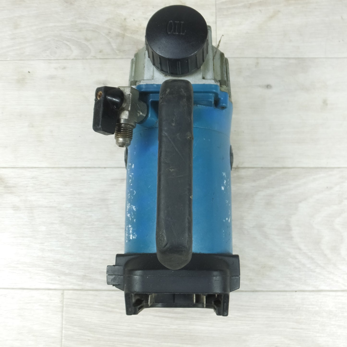 [送料無料] ◆makita マキタ 充電式 真空ポンプ VP180D 18V 電動工具 本体のみ◆
