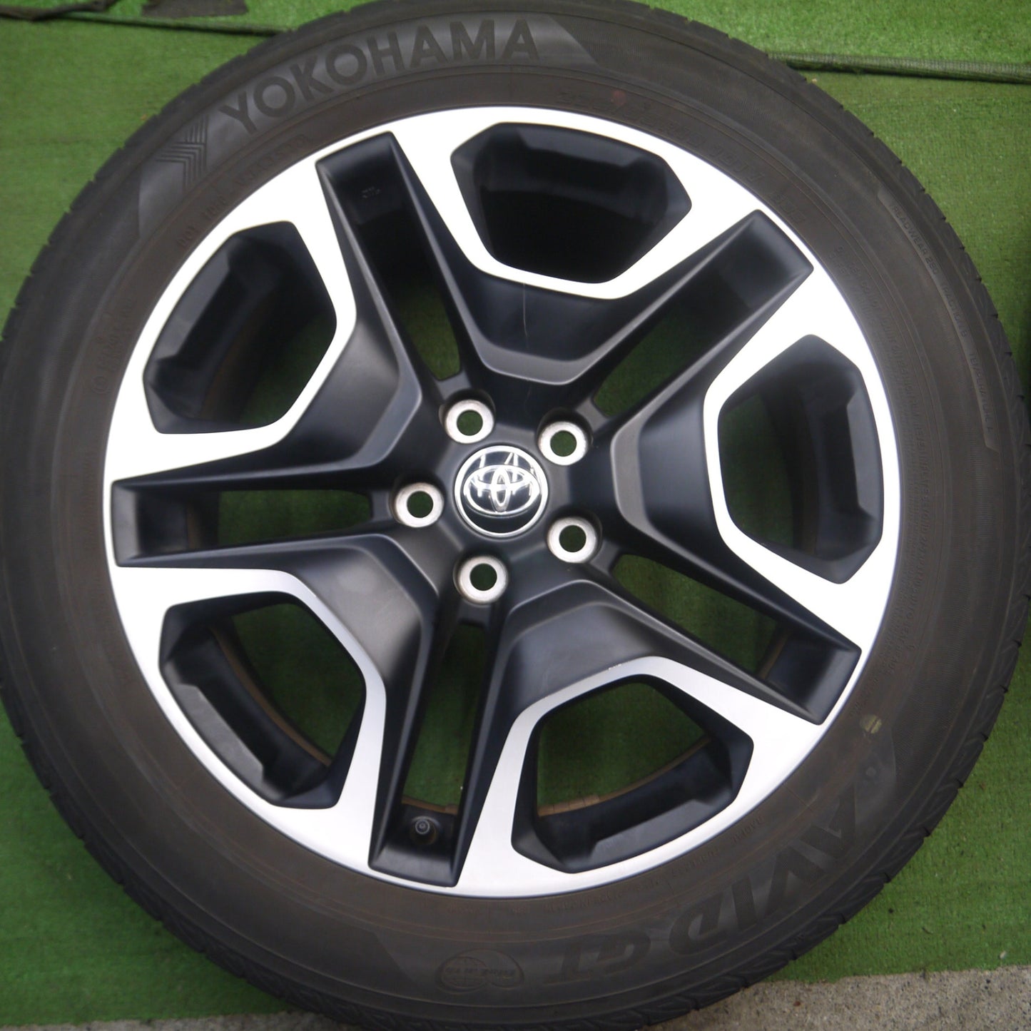 *送料無料* キレイ！20年★トヨタ RAV4 アドベンチャー 純正 235/55R19 ヨコハマ AVID GT S35 19インチ PCD114.3/5H★4022011Hノ