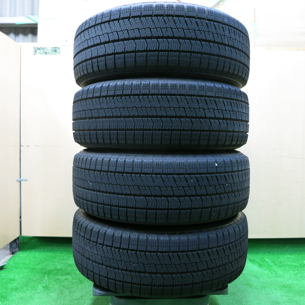 *送料無料*バリ溝！21年！キレイ！9.5分★スタッドレス 225/60R17 ブリヂストン ブリザック VRX2 ravrion RS01 ラブリオン 17インチ PCD100/5H★3111702イス