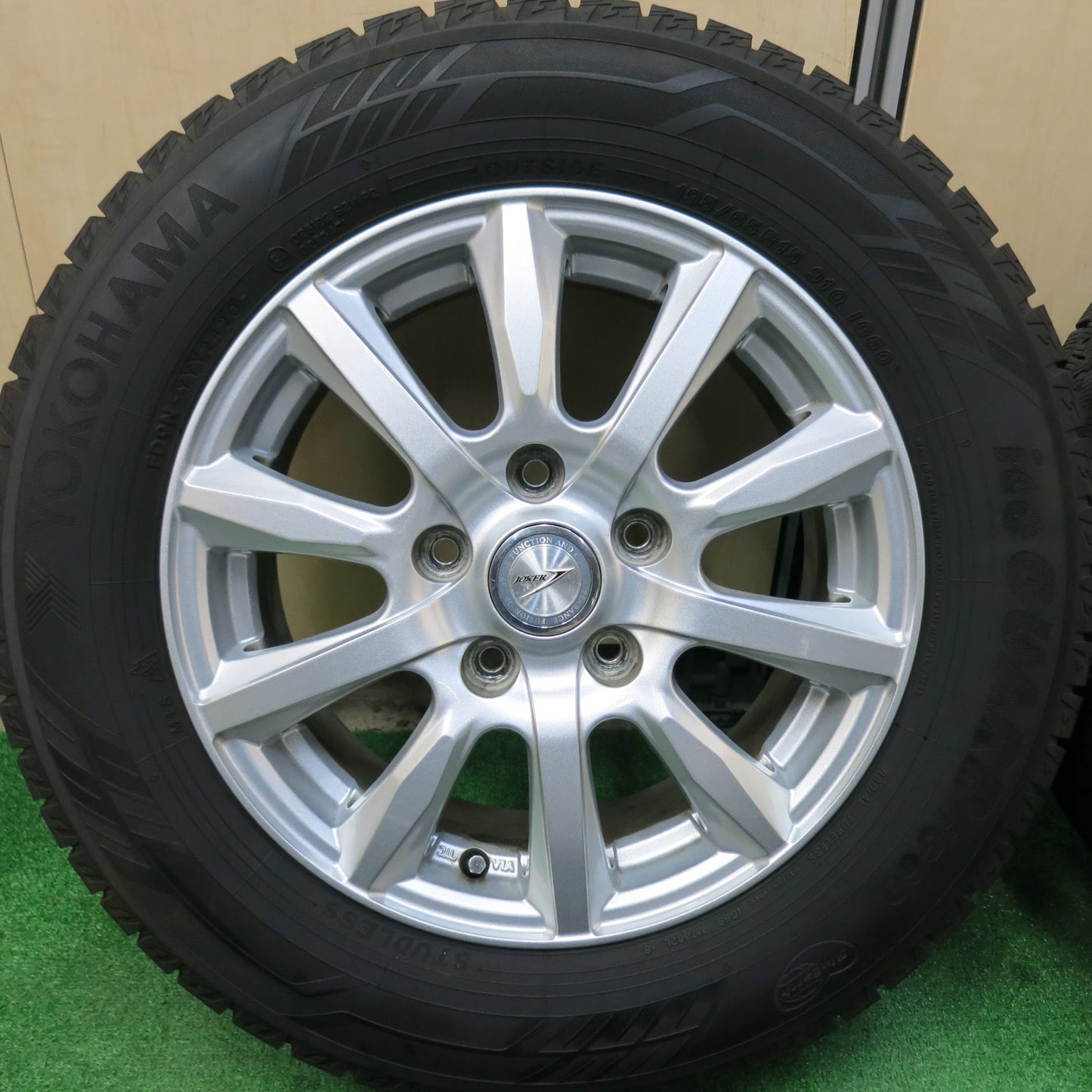 [送料無料]バリ溝！20年！9.5分★スタッドレス 195/65R15 ヨコハマ アイスガード iG60 JOKER weds ジョーカー 15インチ PCD114.3/5H★3041902ヒス