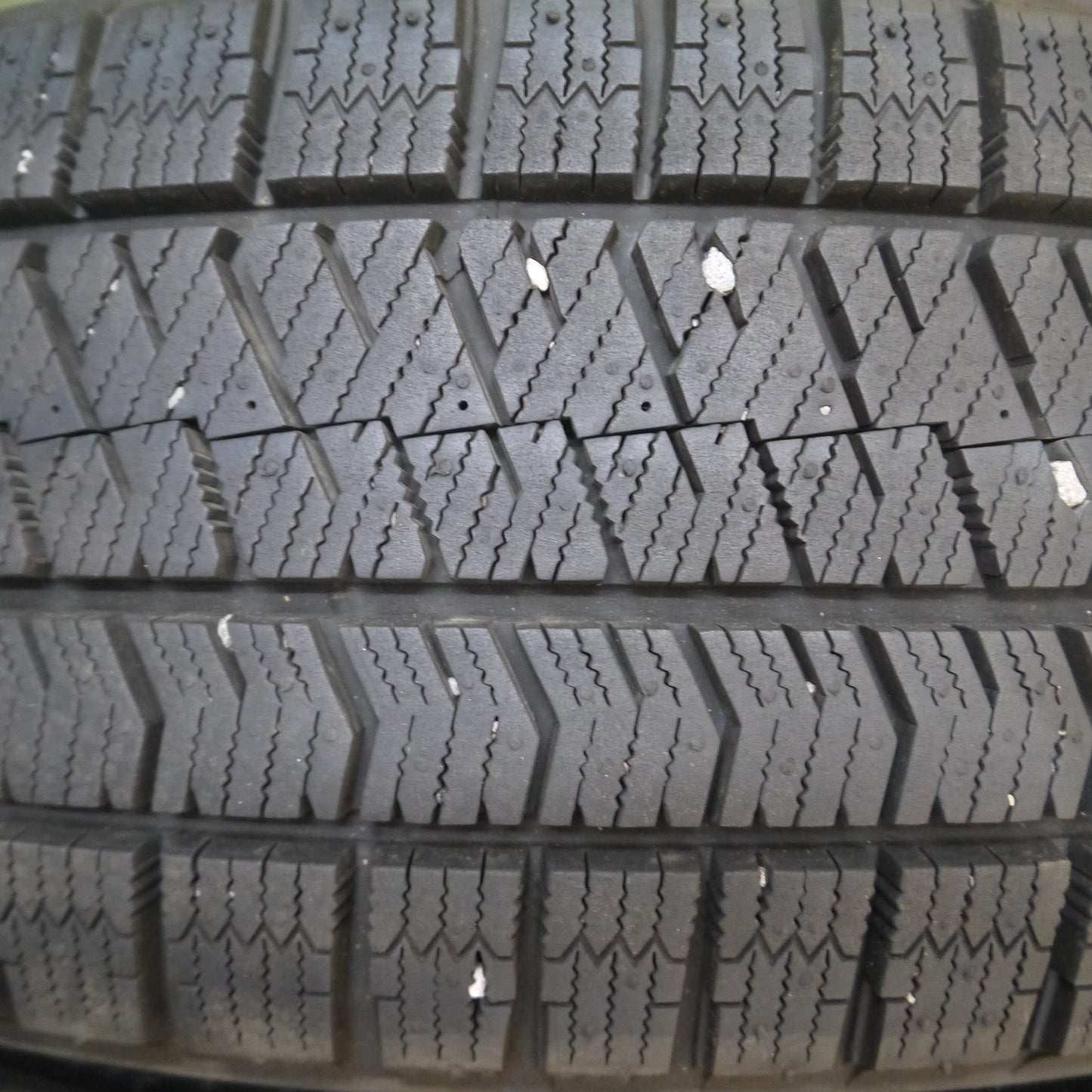 *送料無料*バリ溝！20年！キレイ！ほぼ10分★マツダ3 ファストバック 純正 215/45R18 スタッドレス ブリヂストン ブリザック VRX2 18インチ PCD114.3/5H★4011714Hス