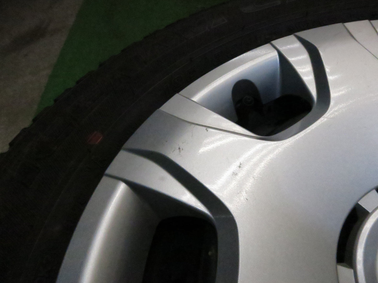 [送料無料]バリ溝！9.5分以上★トヨタ 200系 ハイエース 純正 スチール 195/80R15 スタッドレス グッドイヤー アイスナビ カーゴ PCD139.7/6H★3022208Hス