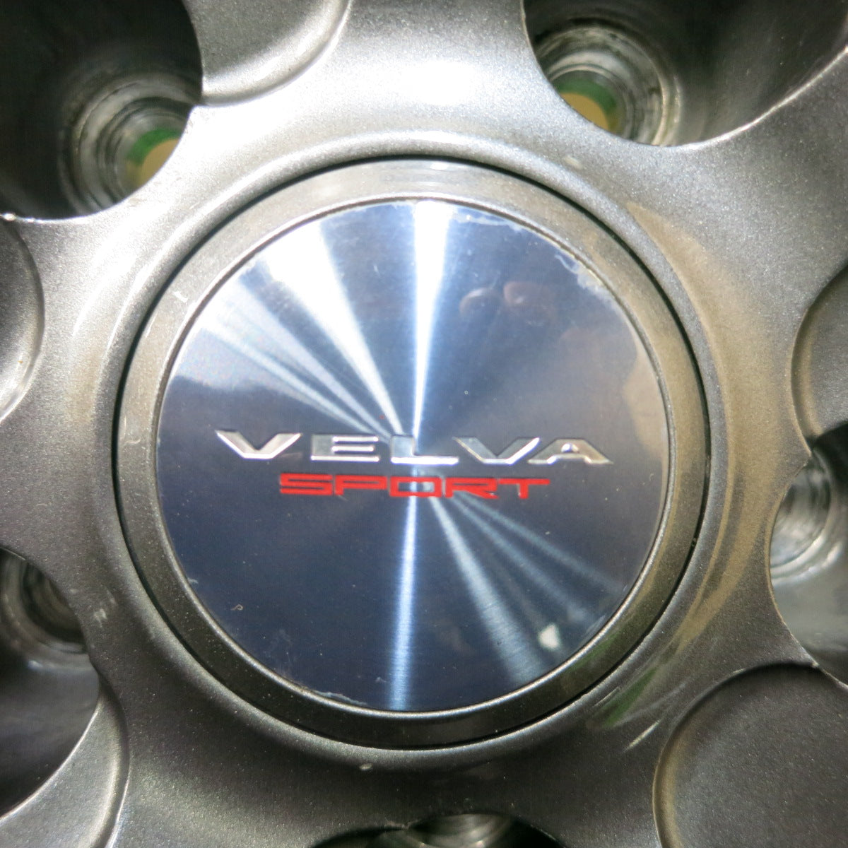 *送料無料*バリ溝！キレイ！9.5分★スタッドレス 235/50R18 トーヨー ウインター トランパス TX VELVA SPORT ヴェルヴァ 18インチ PCD114.3/5H★3120901イス