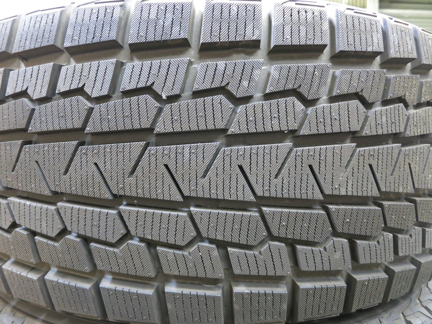 [送料無料]ほぼ未使用！18年★スタッドレス 255/50R20 ヨコハマ アイスガード G075 タイヤ 20インチ ムラーノ エクスプローラー レンジローバー 等★2100405ヒスタ