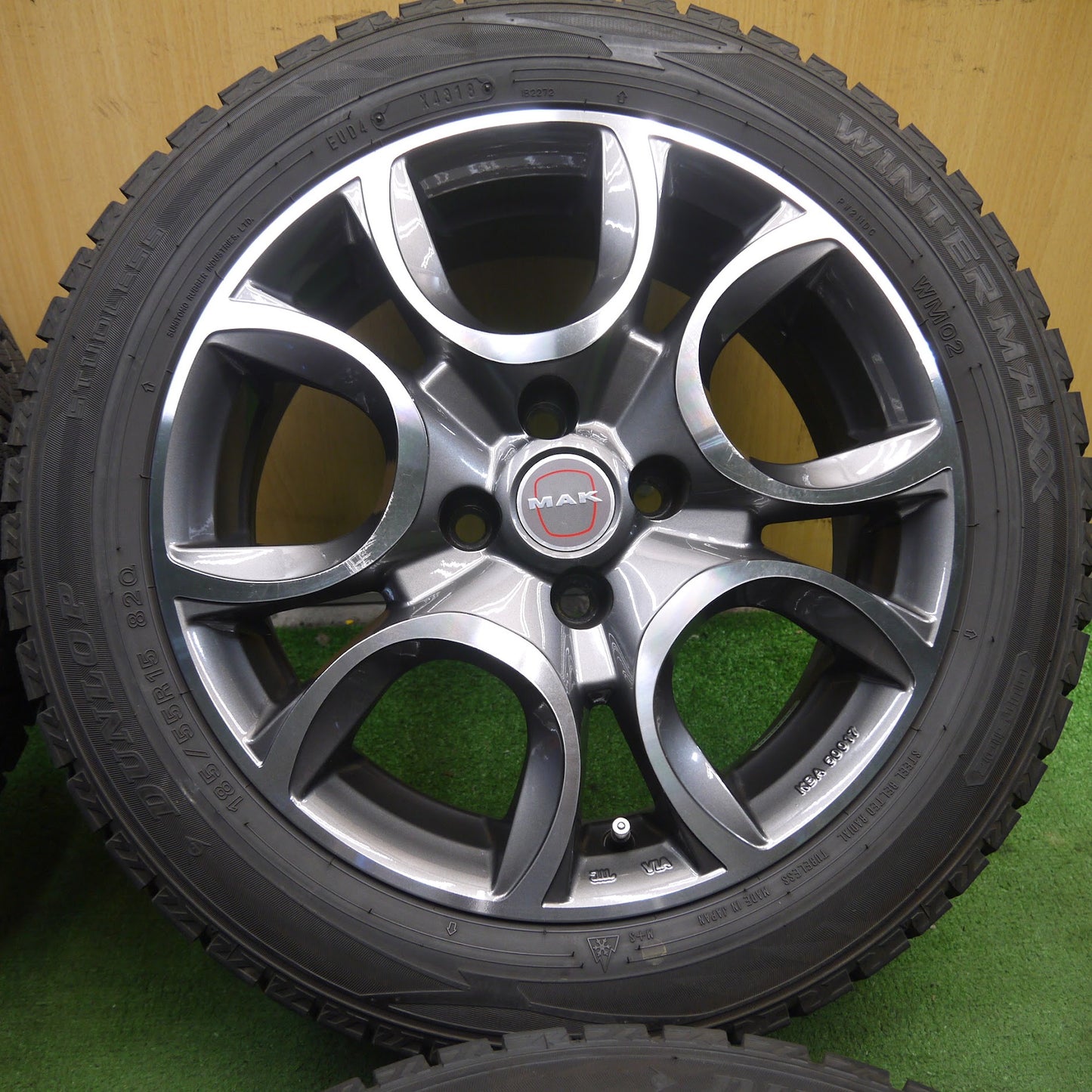 [送料無料]バリ溝！9.5分★フィアット 500 等 MAK TORINO 185/55R15 スタッドレス ダンロップ ウインターマックス WM02 マック トリノ PCD98/4H★3072203KAス