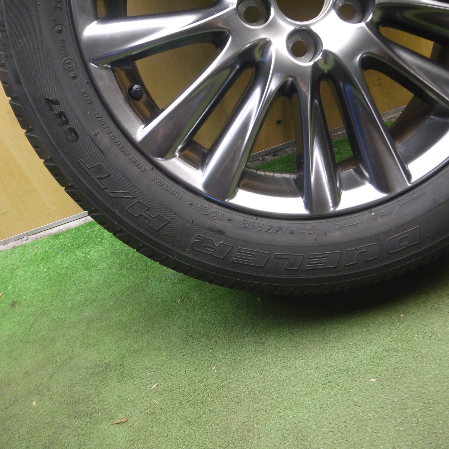 *送料無料*バリ溝！キレイ！8.5分★トヨタ 60系 ハリアー 純正 235/55R18 ブリヂストン デューラー H/T 687 18インチ PCD114.3/5H★3122608Hノ