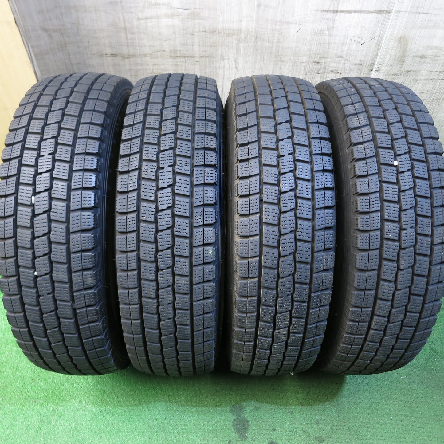 [送料無料]4本価格★ハイエース 等 weds キーラー 195/80R15 107/105L スタッドレス ダンロップ DSV-01 KEELER 15インチ PCD139.7/6H★3061303Hス