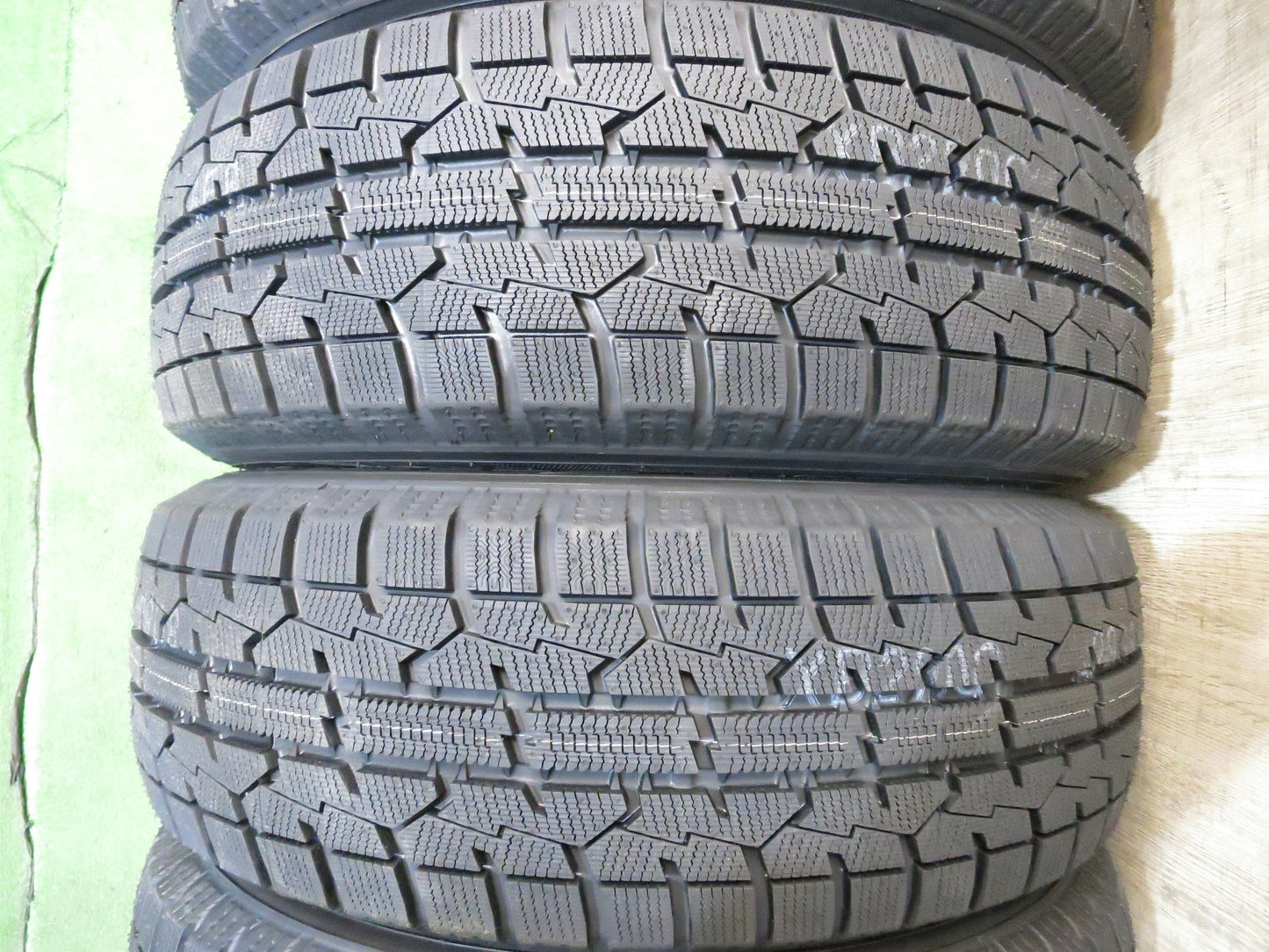 [送料無料]未使用！19年★リウス 等 195/65R15 スタッドレス トーヨー オブザーブ ガリット GIZ JOKER weds ジョーカー 15インチ PCD100/5H★2122802Hス