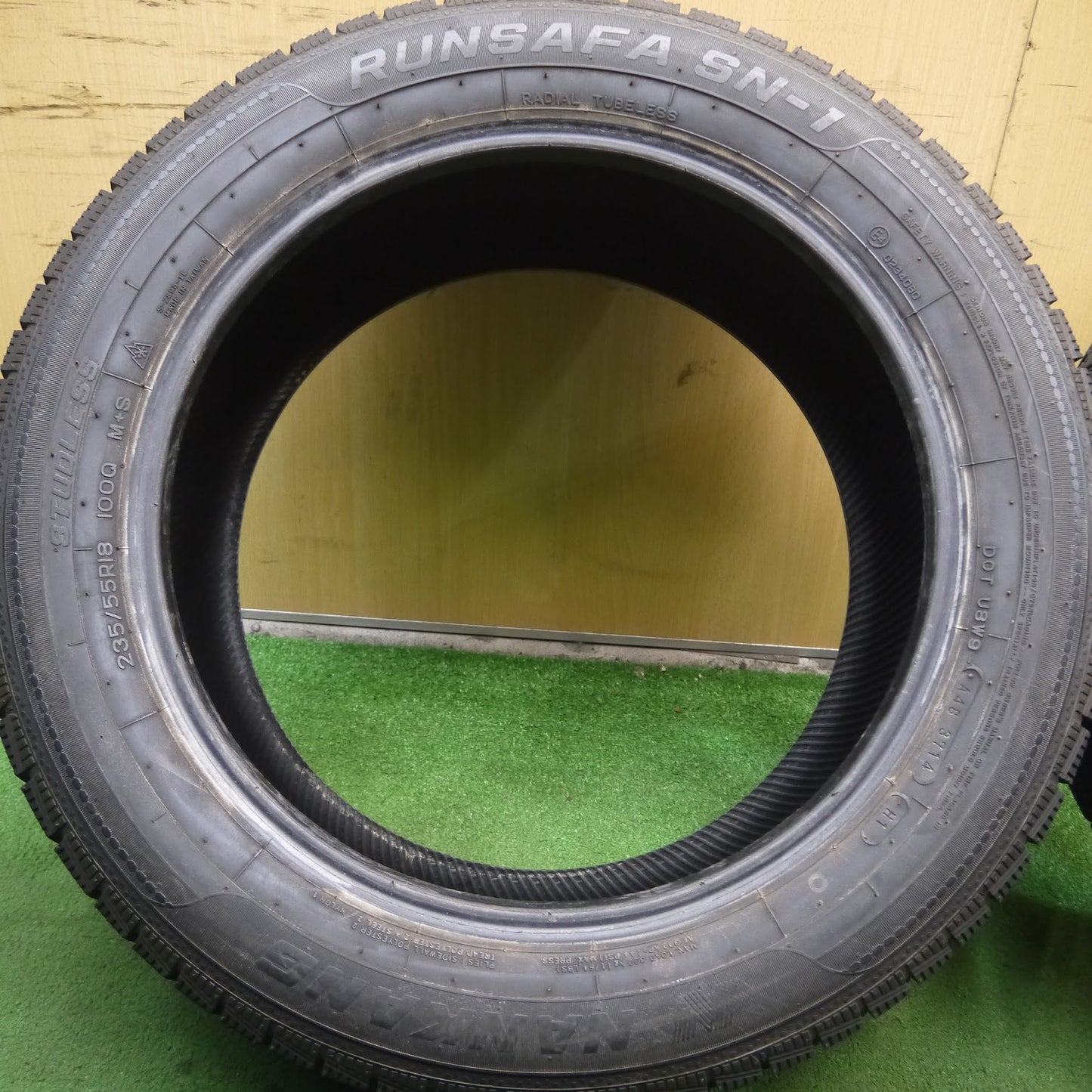 [送料無料]バリ溝！9.5分★スタッドレス 235/55R18 ナンカン RUNSAFA SN-1 タイヤ 18インチ レクサスNX ハリアー ヴァンガード ヴェルファイア 等★3063005Hスタ