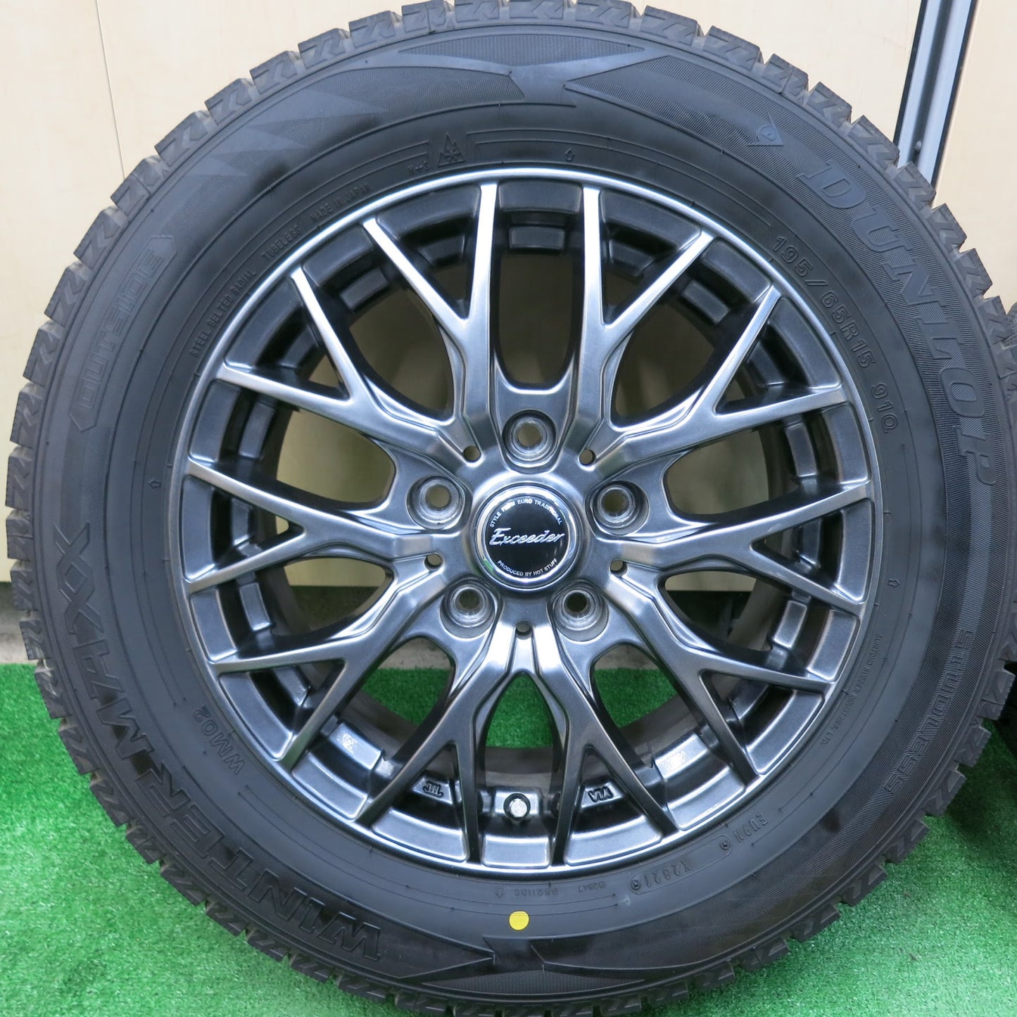 [送料無料]バリ溝！21年！綺麗！9.5分★スタッドレス 195/65R15 ダンロップ ウインターマックス WM02 Exceeder HOT STUFF エクシーダー PCD114.3/5H★3031503ヒス