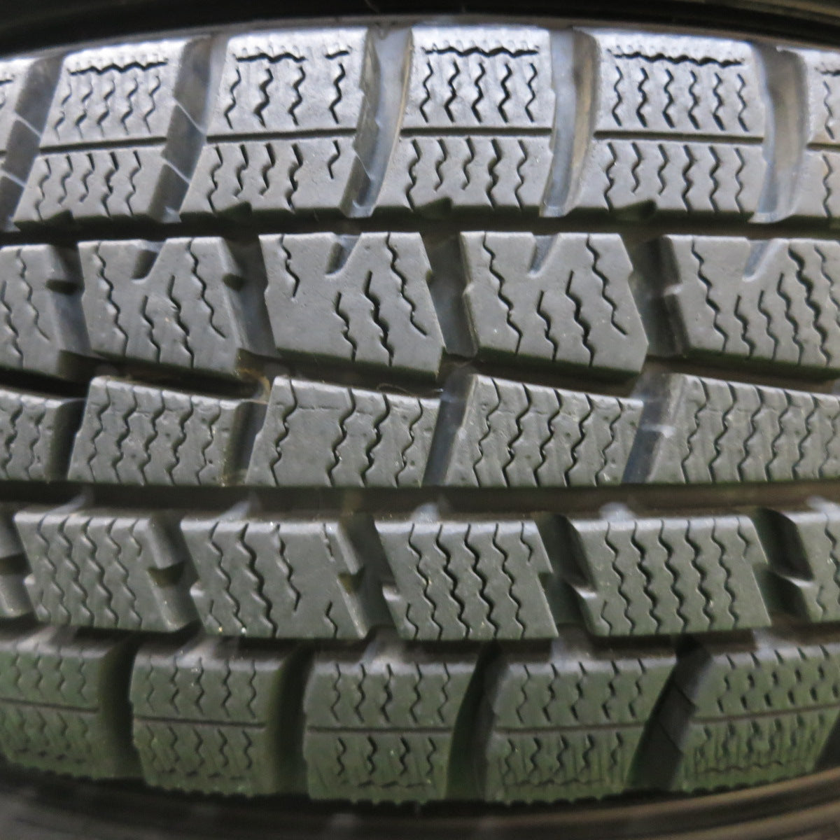 *送料無料*バリ溝！9.5分以上★スタッドレス 155/65R13 ダンロップ ウインターマックス WM01 MACBES MB8 マクベス 13インチ PCD100/4H★3112708イス