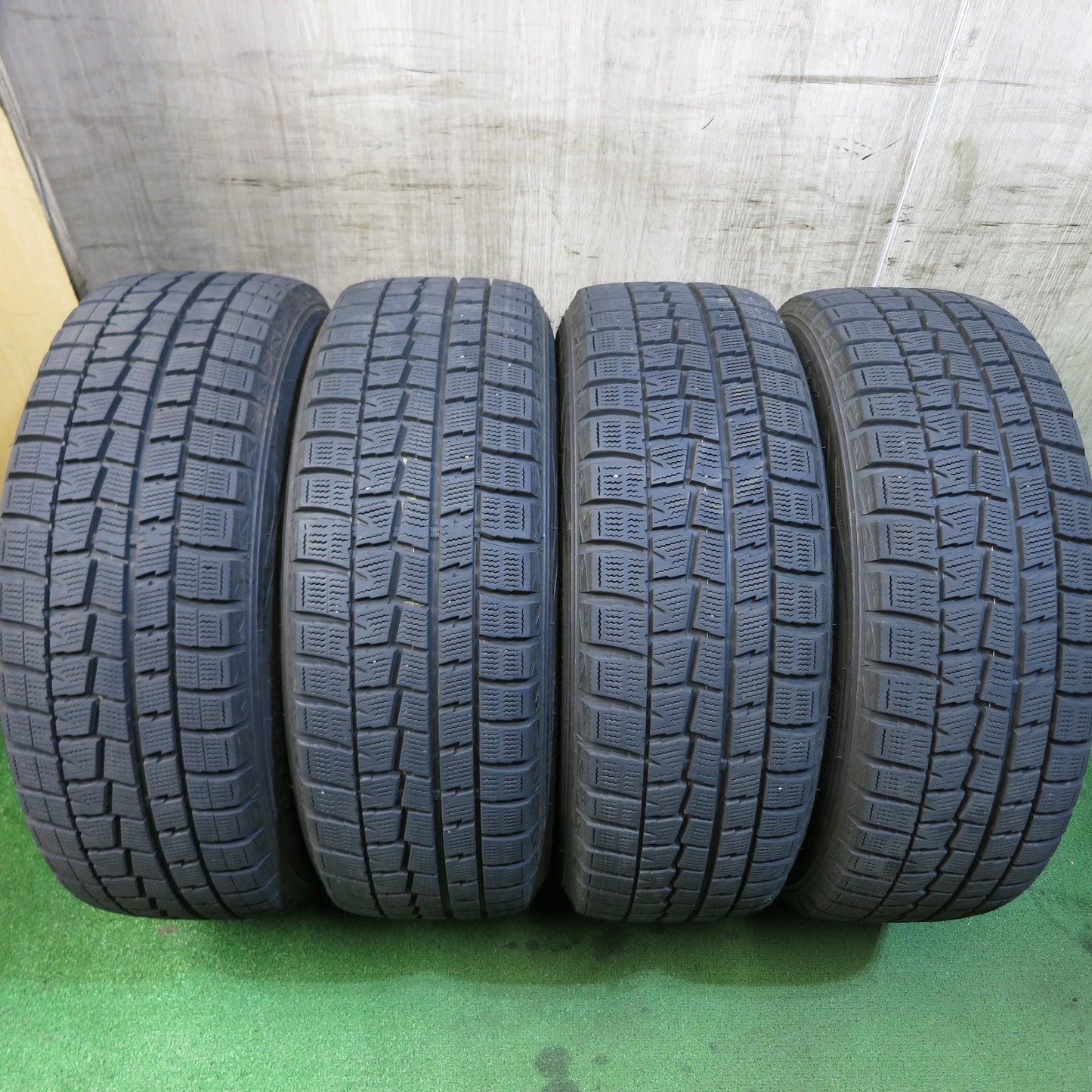 [送料無料]バリ溝！綺麗！9.5分★トヨタ カローラ スポーツ 純正 205/55R16 スタッドレス ダンロップ ウインターマックス WM01 16インチ PCD100/5H★3061305Hス