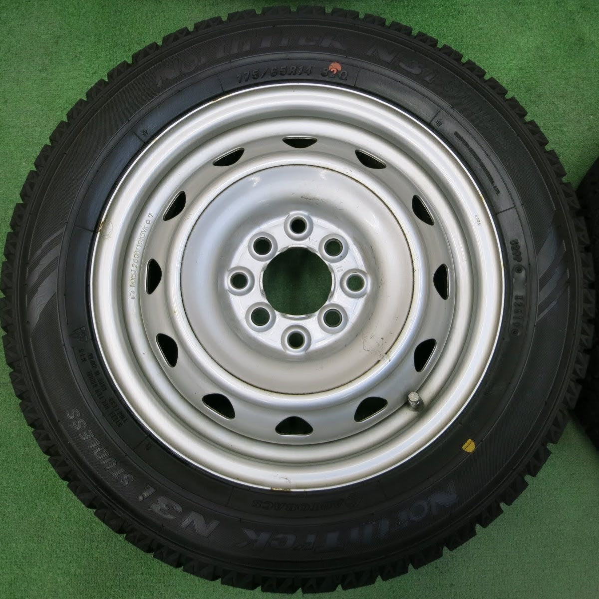 [送料無料]超バリ溝！19年！ほぼ10分★スタッドレス 175/65R14 オートバックス ノーストレック N3i スチール 14インチ PCD100 114.3/4H マルチ★3082805イス