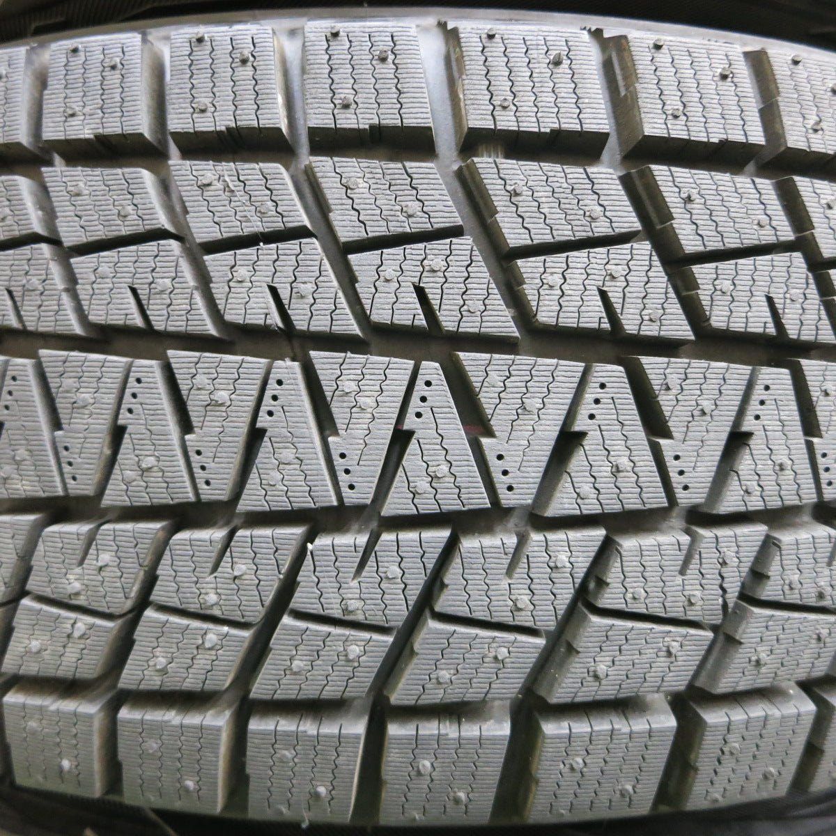 *送料無料*超バリ溝！22年！ほぼ10分★スタッドレス 215/65R16 ブリヂストン ブリザック DM-V1 FEID 100 114.3/5H マルチ★4010308イス