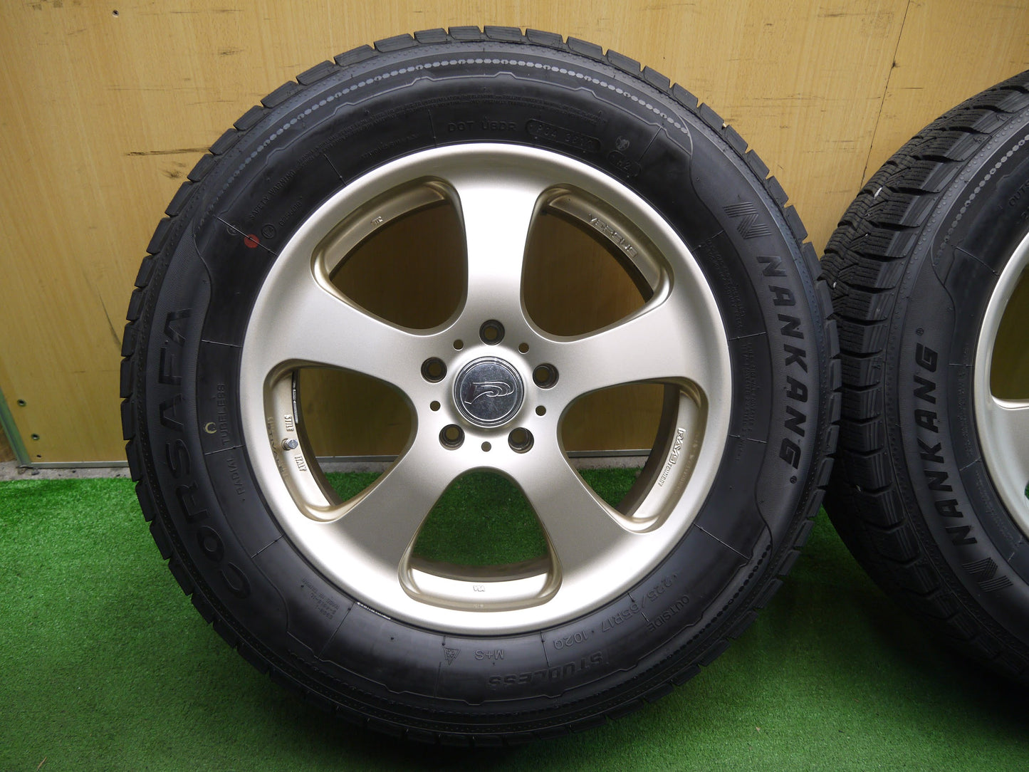[送料無料]バリ溝！キレイ！9.5分★スタッドレス 225/65R17 RAYS VERSUS STIVALE ナンカン CORSAFA レイズ ベルサス スティバーレ PCD114.3/5H★2111507アス