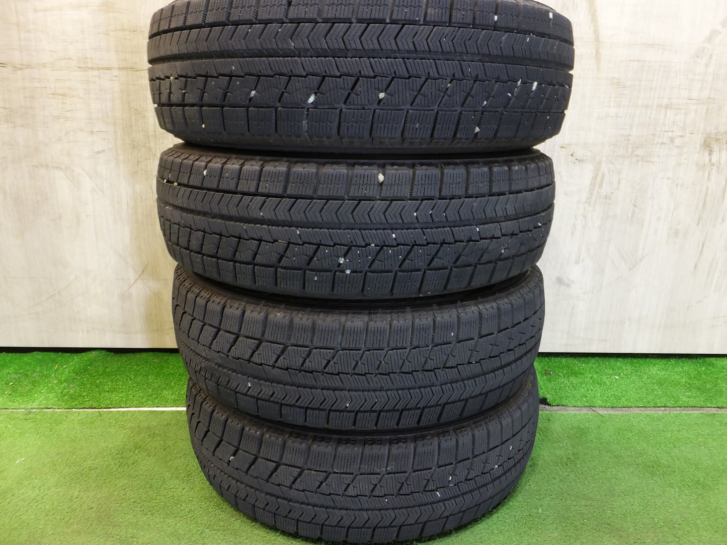 [送料無料]バリ溝！18年！8.5分★スタッドレス 155/65R14 ブリヂストン ブリザック VRX タイヤ 14インチ タント ムーヴ ワゴンR 等 軽自動車★2071109Hスタ