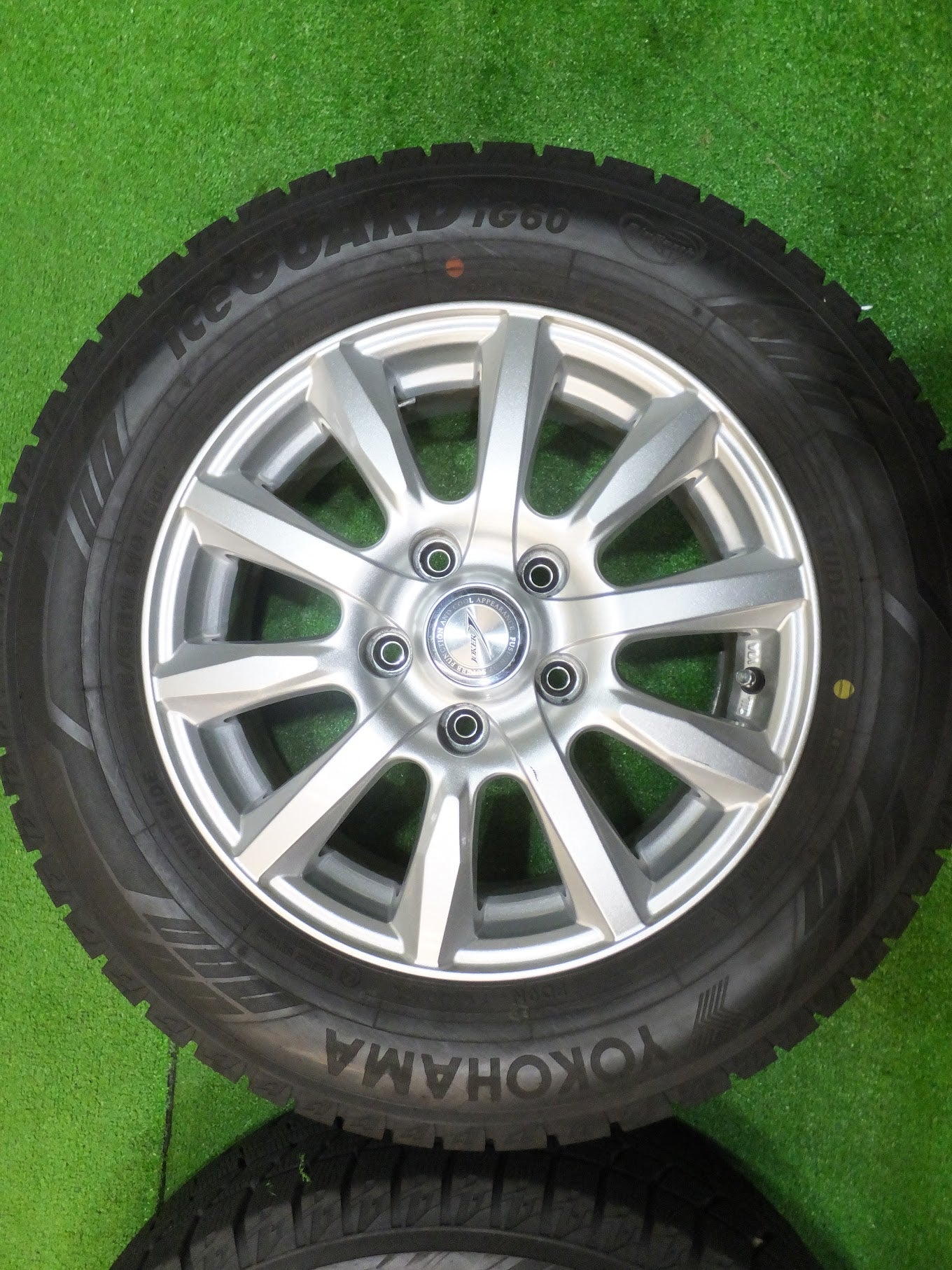 [送料無料]超バリ溝！キレイ！9.5分以上★スタッドレス 195/65R15 ヨコハマ アイスガード iG60 JOKER ジョーカー 15インチ PCD114.3/5H★2080816Hス