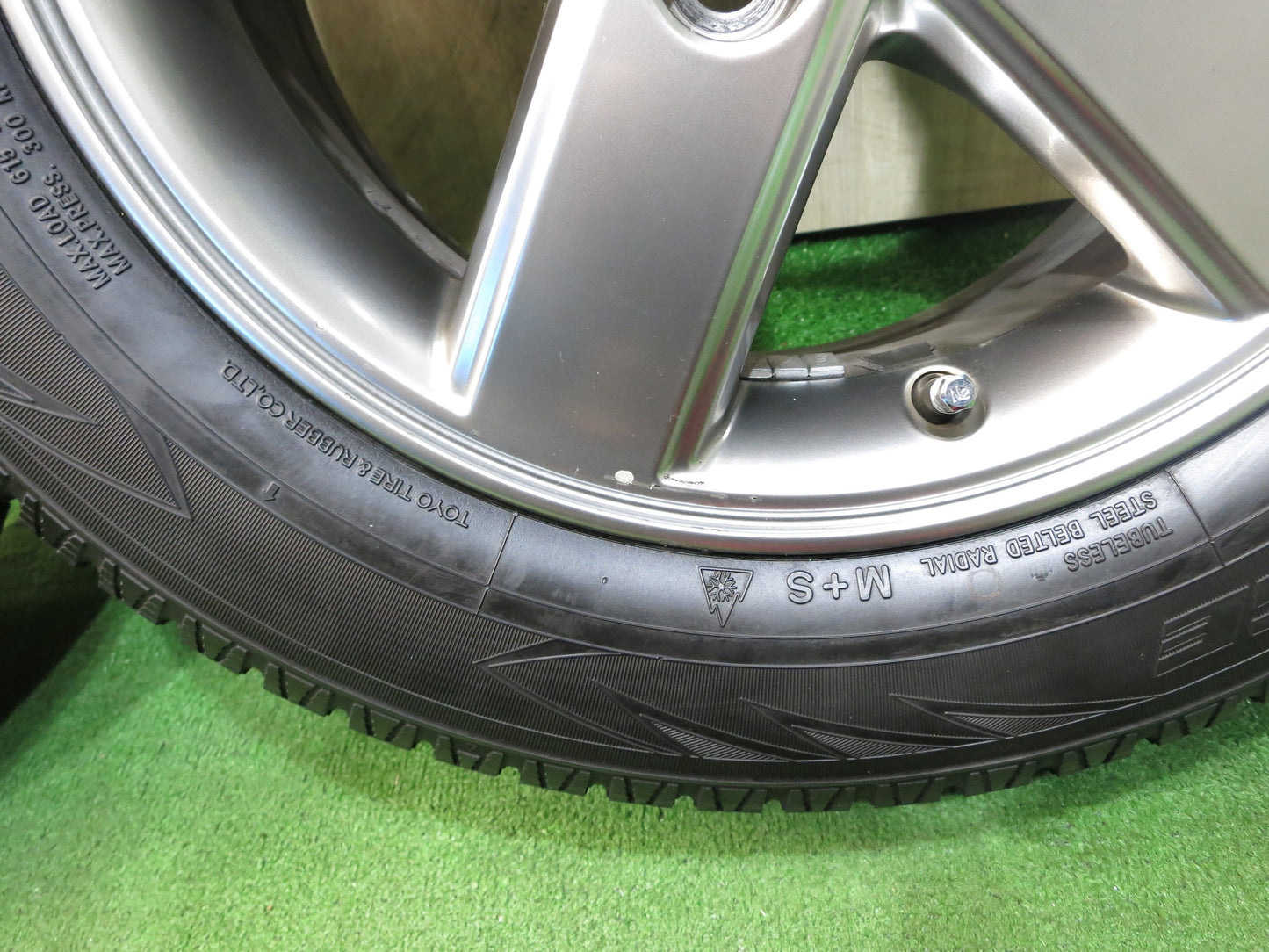 [送料無料]バリ溝！18年！キレイ！ほぼ10分★トヨタ 60系 ヴォクシー 純正 195/65R15 スタッドレス ice FRONTAGE アイスフロンテージ PCD114.3/5H★2111804Hス