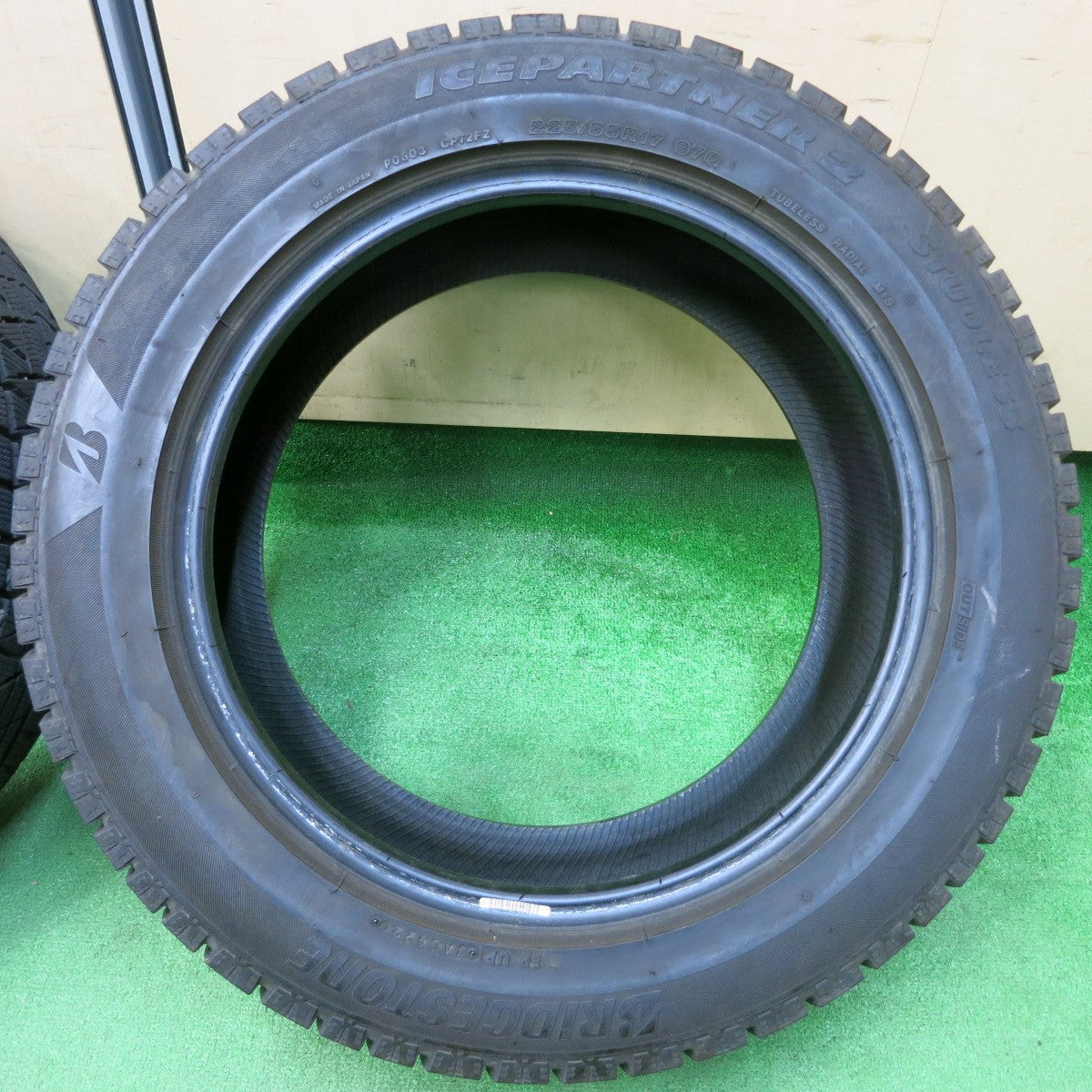 *送料無料* バリ溝！20年！9.5分以上★スタッドレス 225/55R17 ブリヂストン アイスパートナー2 タイヤ 17インチ フォレスター インプレッサ XV等★4030806イスタ