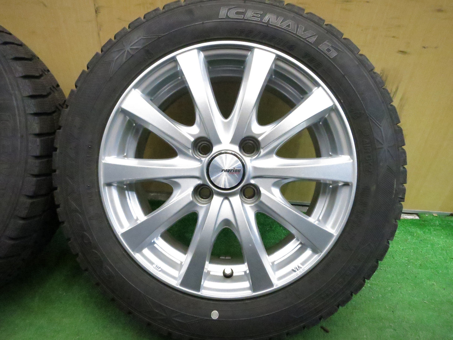 [送料無料]バリ溝！19年！9.5分以上★スタッドレス 165/65R14 グッドイヤー アイスナビ6 ravrion RS01 ラブリオン 14インチ PCD100/4H★3020112Hス