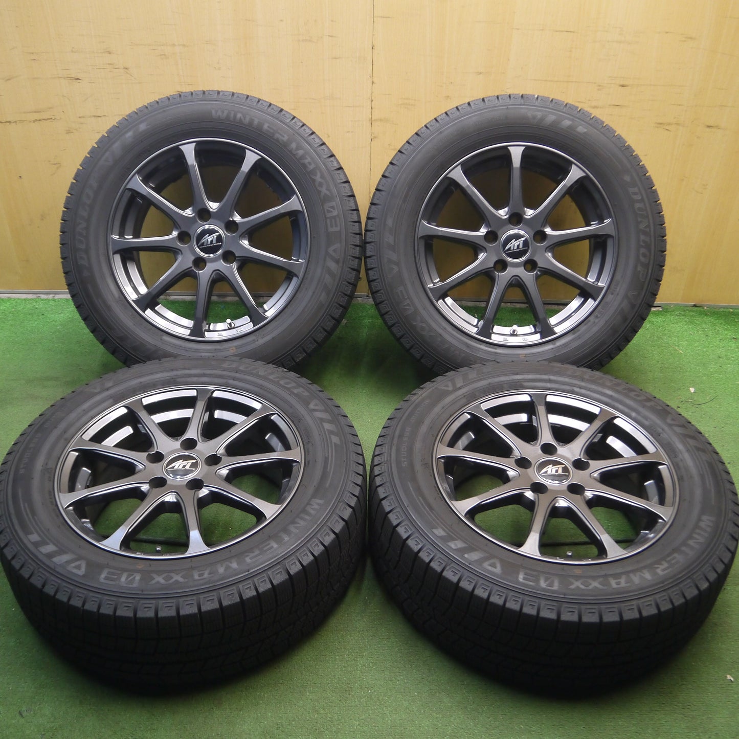*送料無料*バリ溝！22年！キレイ！ほぼ10分★ワーゲン 等 AFT 215/60R16 スタッドレス ダンロップ ウインターマックス03 16インチ PCD112/5H★4012211Hス