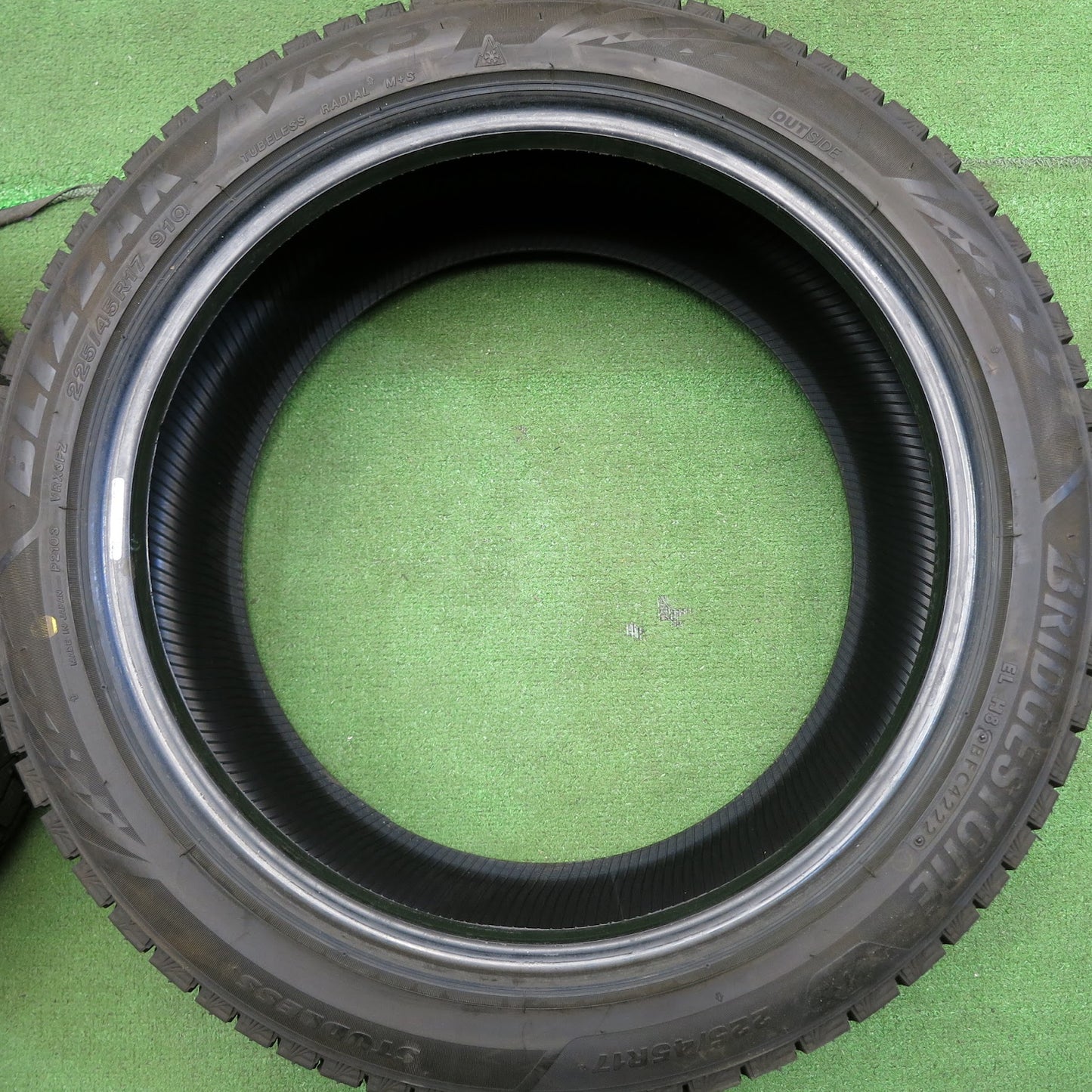 [送料無料]超バリ溝！22年！ほぼ10分★スタッドレス 225/45R17 ブリヂストン ブリザック VRX3 タイヤ 17インチ レクサス IS ゴルフ アウディA3 等★3032705Hスタ