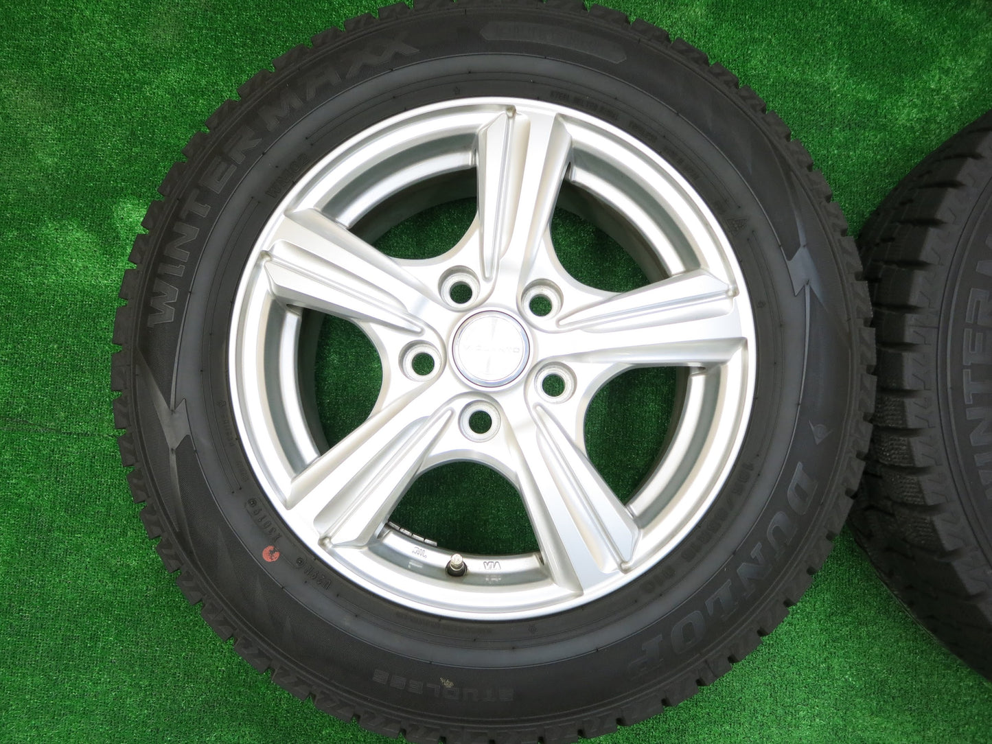 [送料無料]バリ溝！19年！綺麗！9.5分★スタッドレス 195/65R15 ダンロップ ウインターマックス WM02 VIOLENTO ヴィオレント 15インチ PCD114.3/5H★2092102ヒス