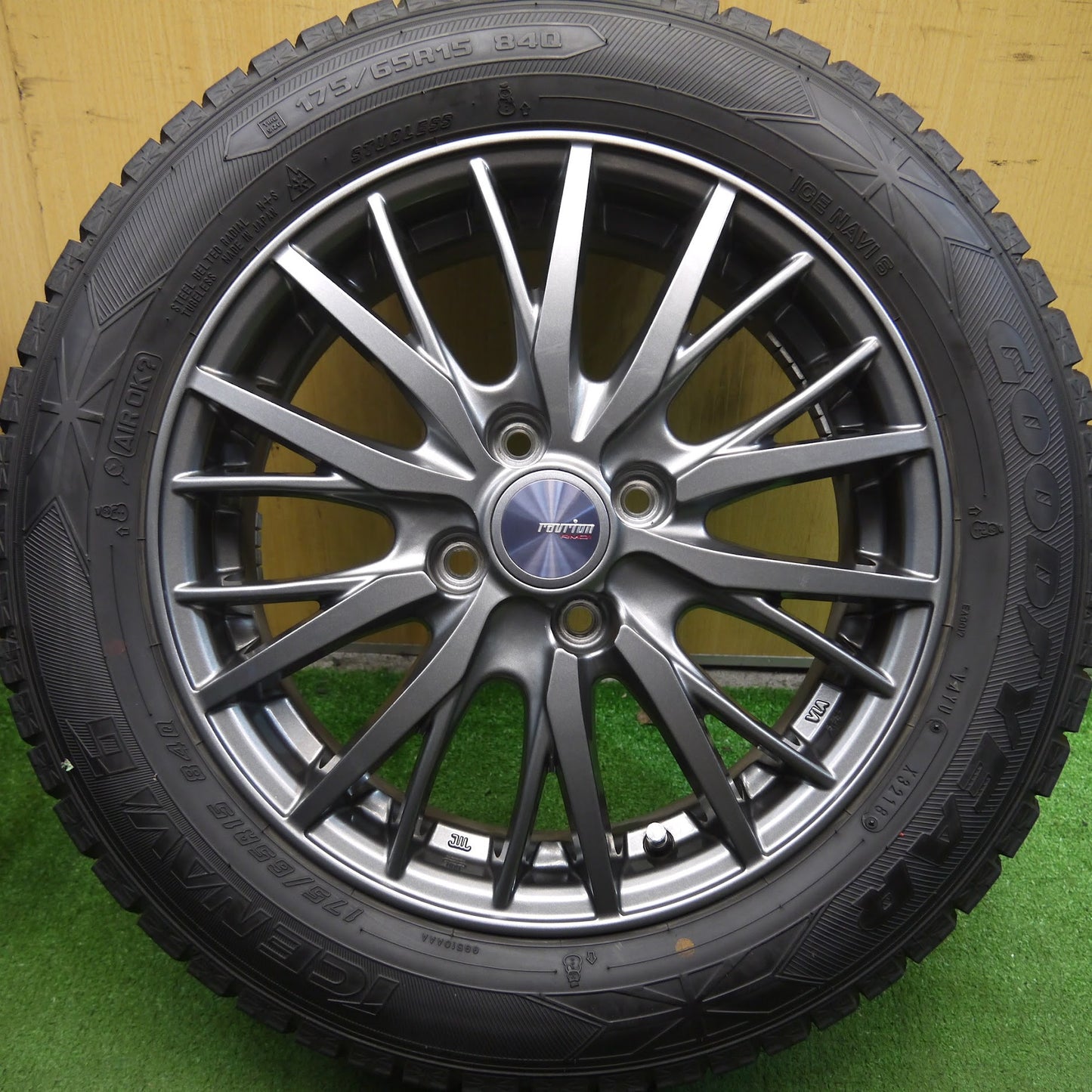 [送料無料]バリ溝！キレイ！9分★スタッドレス 175/65R15 グッドイヤー アイスナビ6 ravrion RM01 weds ラブリオン 15インチ PCD100/4H★3062602Hス