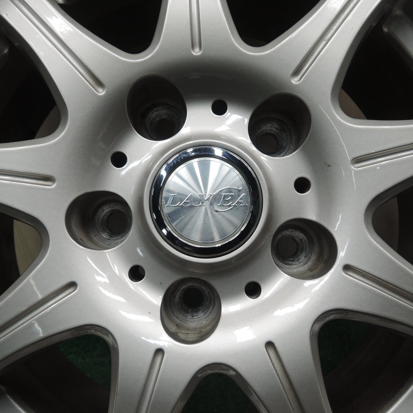 *送料無料*超バリ溝！23年！キレイ！ほぼ10分★スタッドレス 195/65R15 ヨコハマ アイスガード iG60 LAYCEA レイシア 15インチ PCD114.3/5H★4020702TNス