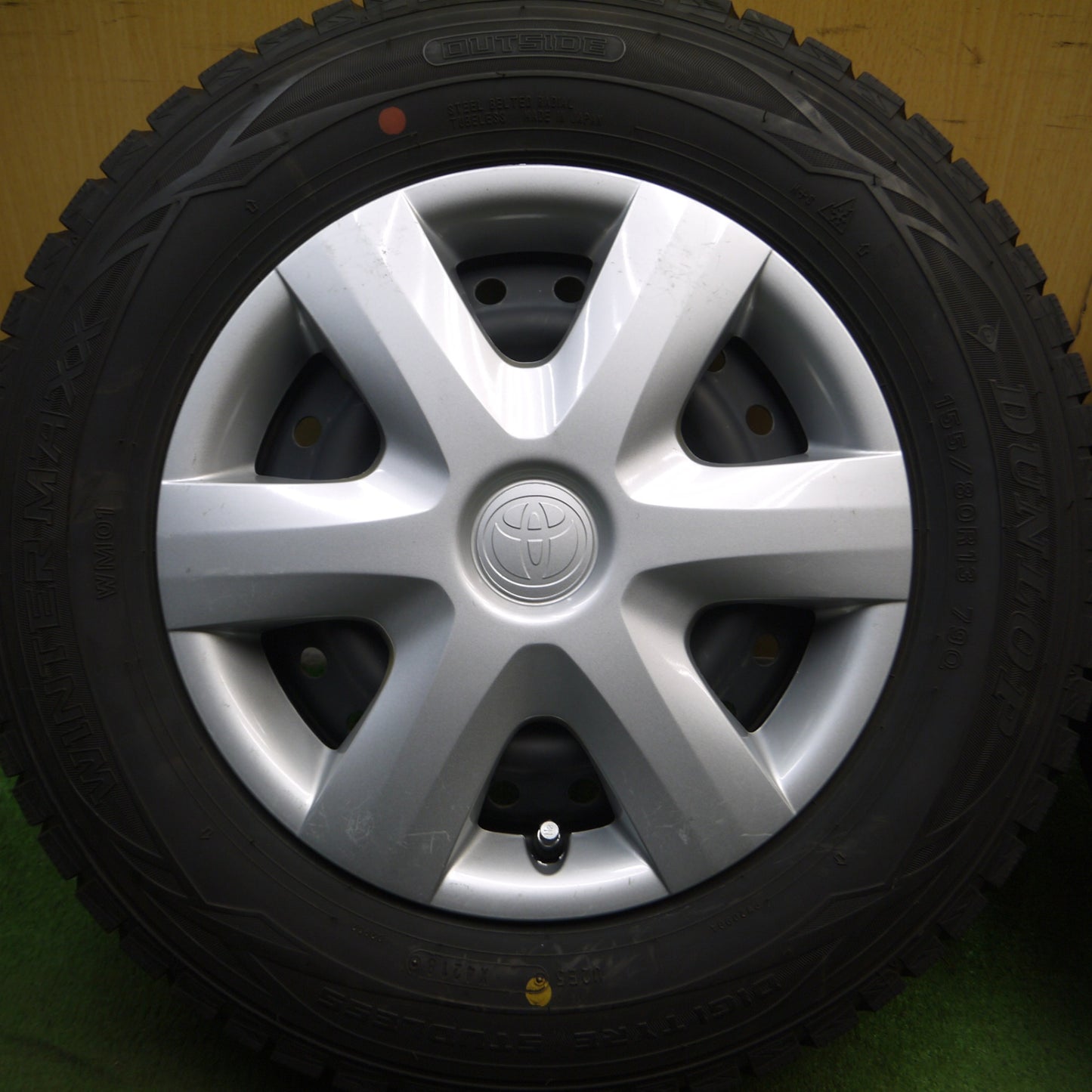 *送料無料*バリ溝！8.5分★トヨタ 純正 スチール パッソ ヴィッツ 等 155/80R13 スタッドレス ダンロップ ウインターマックス WM01 PCD100/4H★4013102Hス